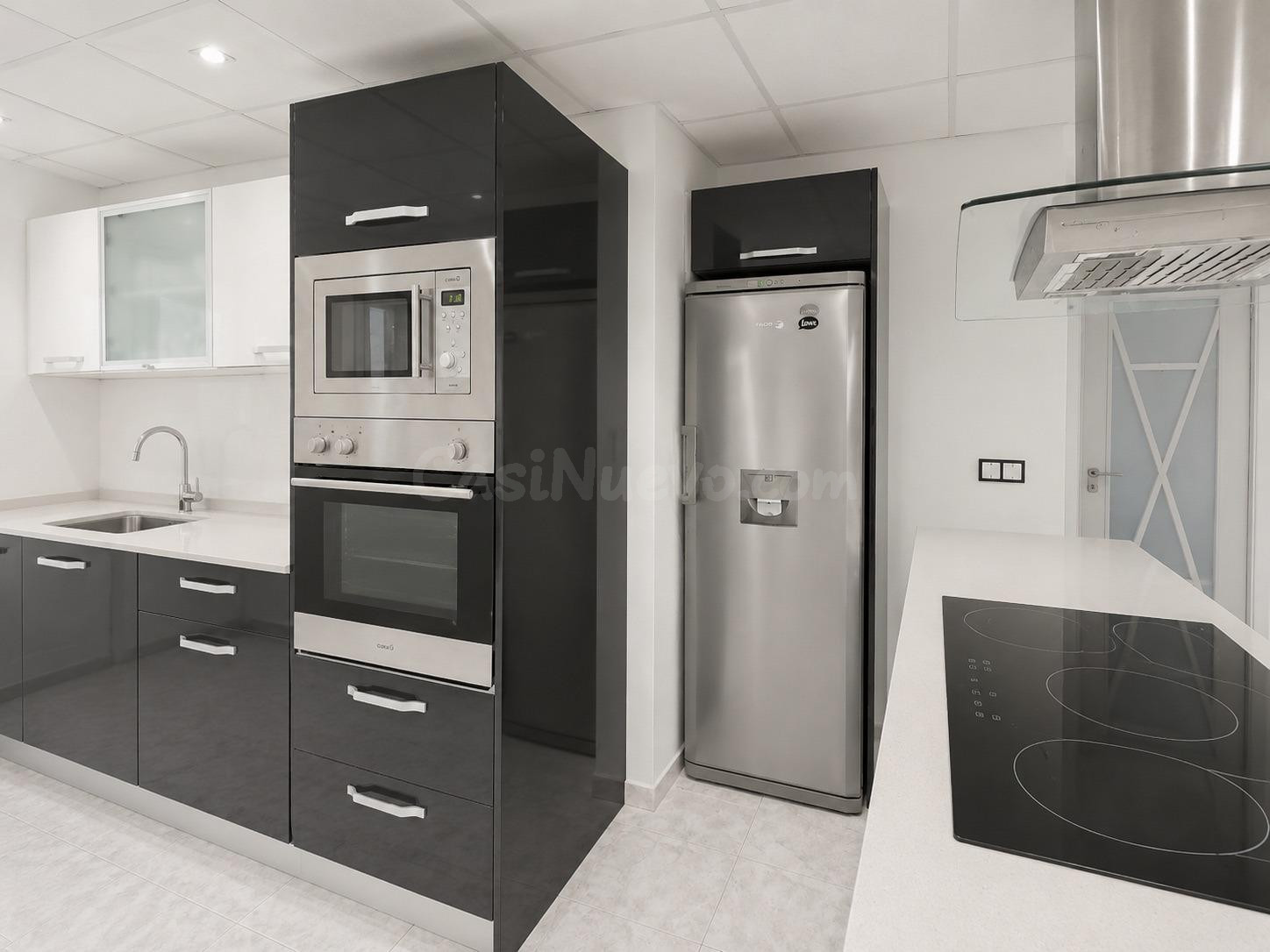 Apartamento reformado en primera línia de mar, con amplia te - foto 3