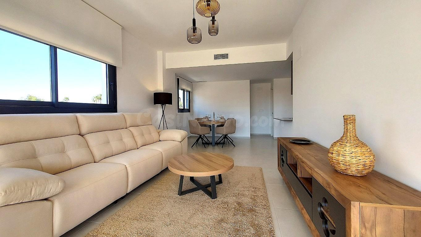 se vende un piso de 3 dormitorios y 2 baños en comunidad con
