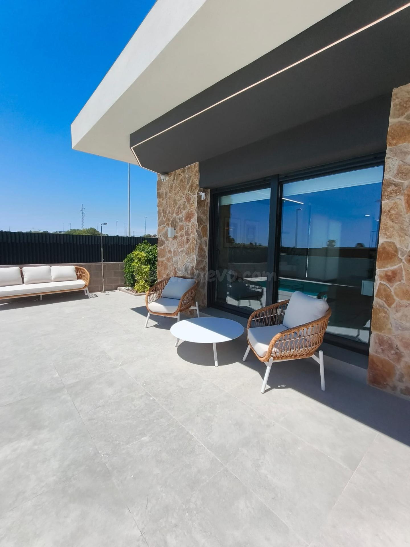 Se vende una villa de 3 dormiotrios y 2 baños en parcela 263 - foto 2