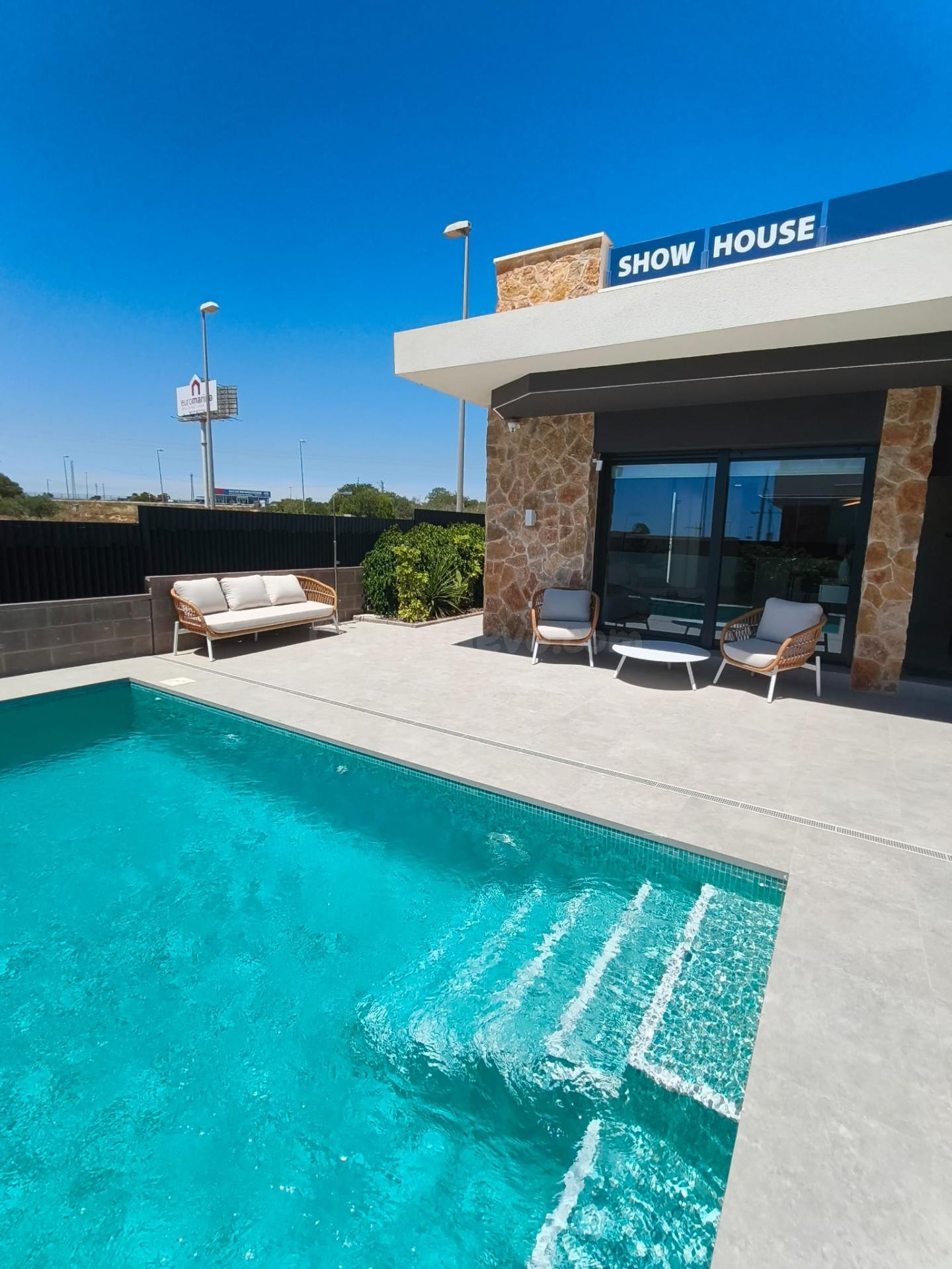 Se vende una villa de 3 dormiotrios y 2 baños en parcela 263 - foto 3