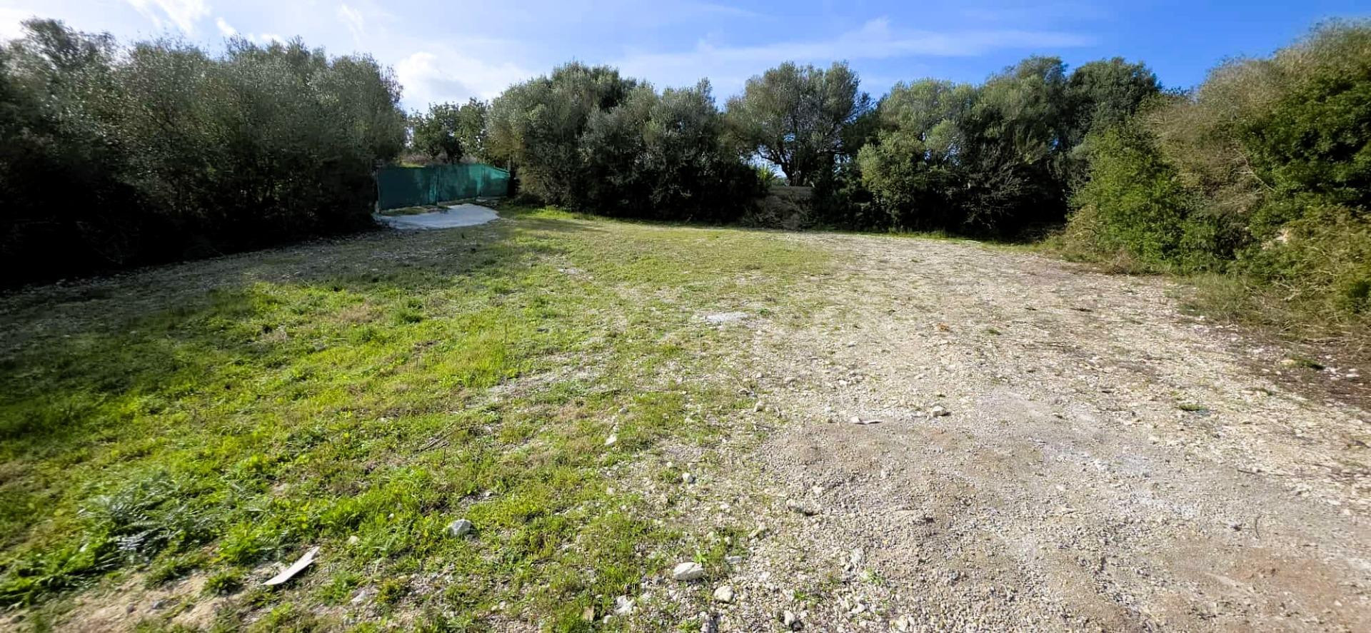 Finca rústica con agua de contador y caseta, a pocos minutos - foto 2
