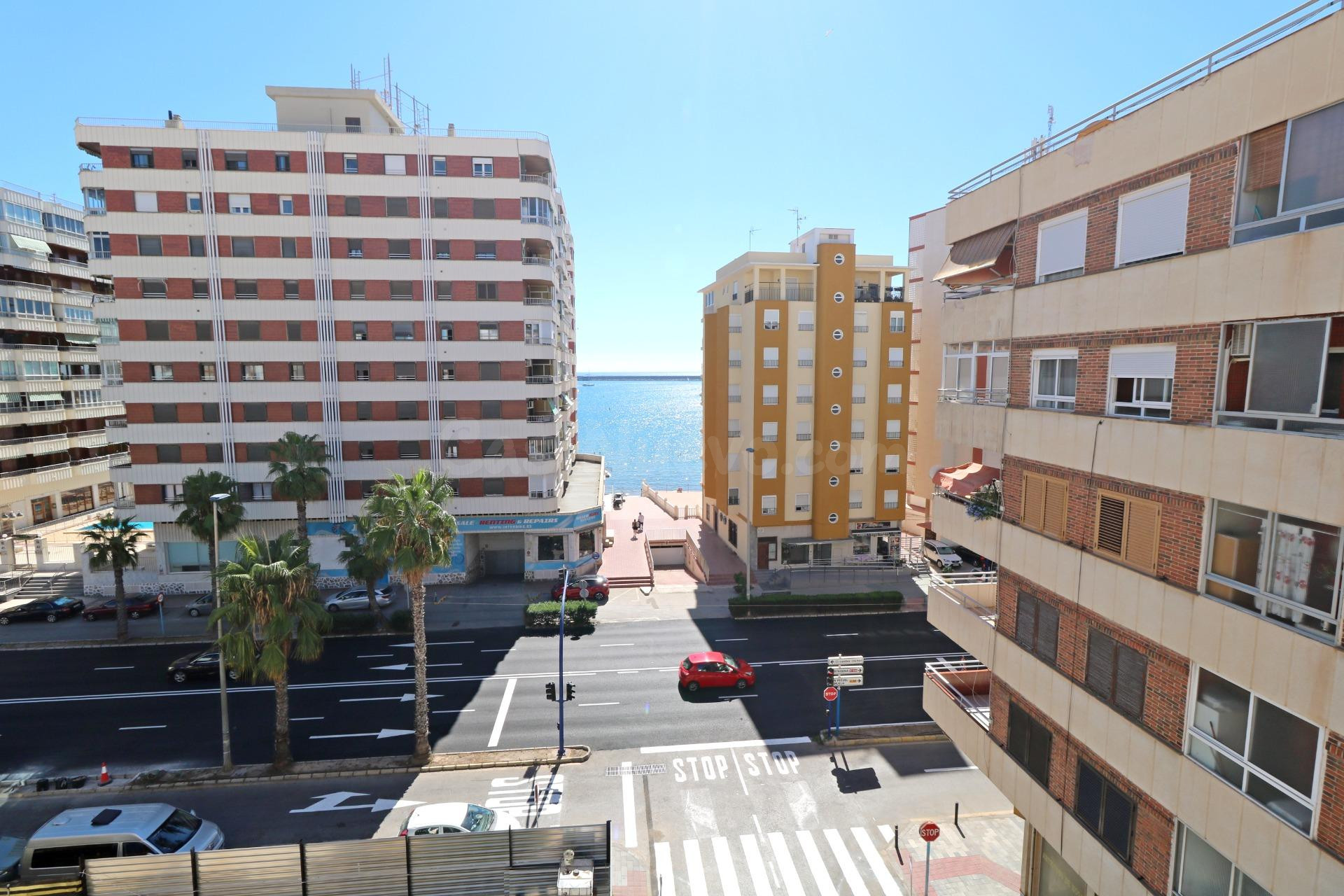 se vende un piso grande de 3 dorimitorios y 2 baños con vist - foto 2