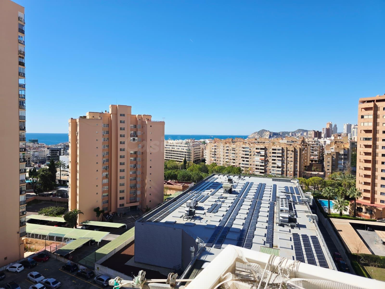 Apartamento con vistas al mar en Benidorm centro · 1+1 dormitorios · piscina y parking comunitario