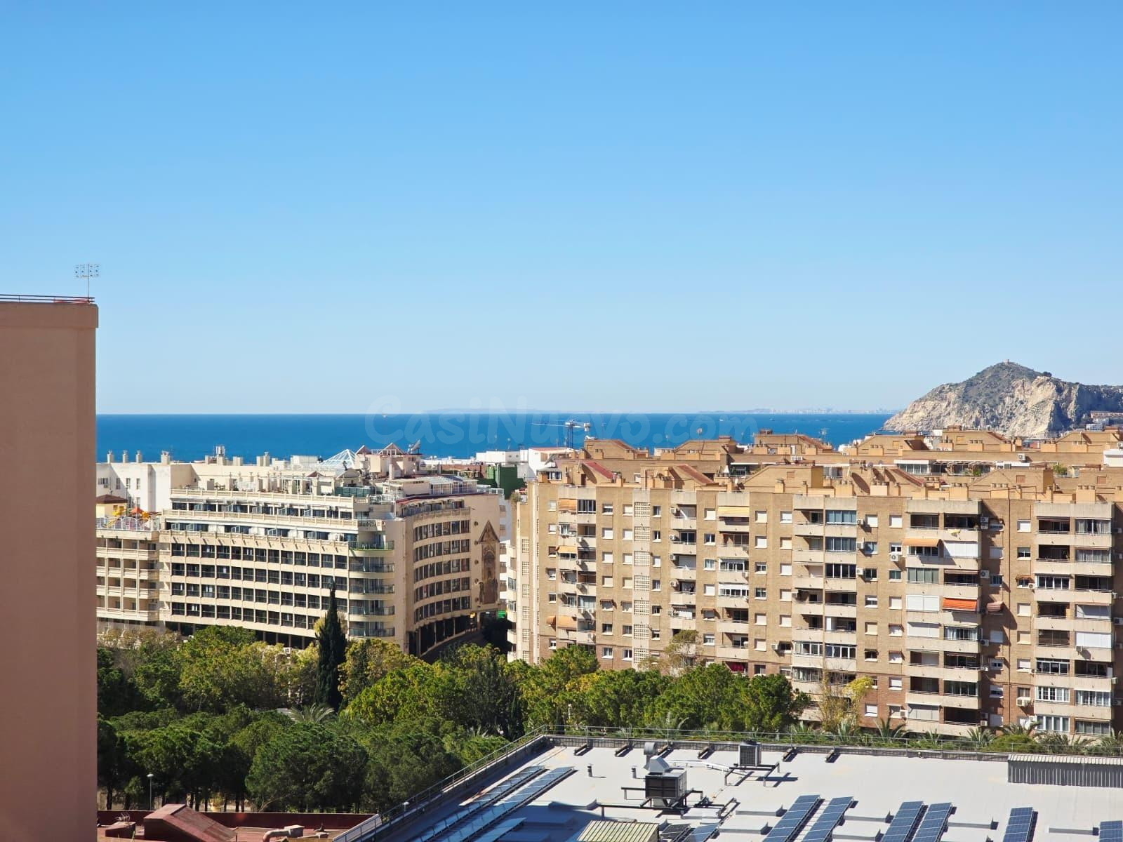 Apartamento con vistas al mar en Benidorm centro · 1+1 dormi - foto 3