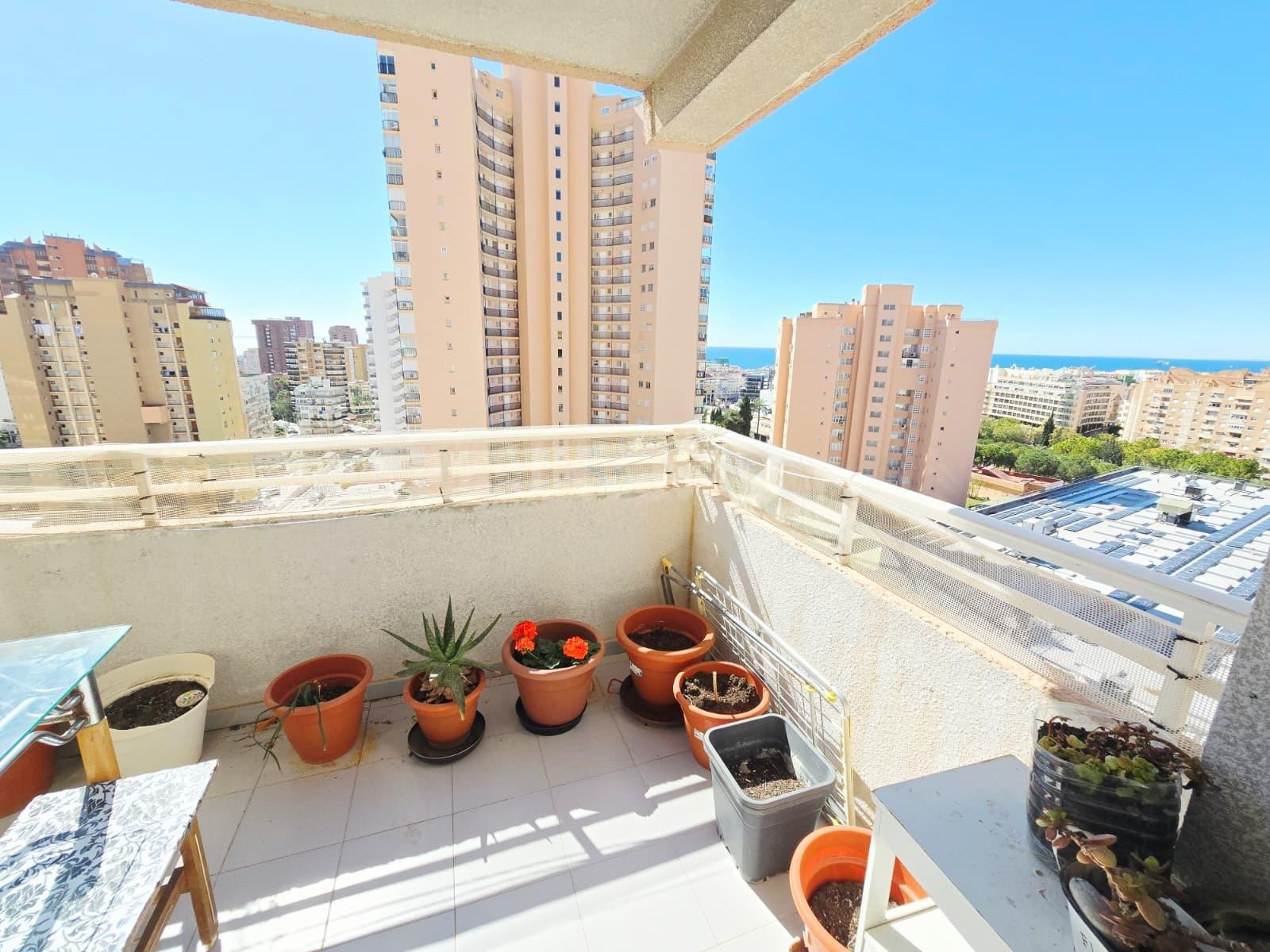 Apartamento con vistas al mar en Benidorm centro · 1+1 dormi - foto 5