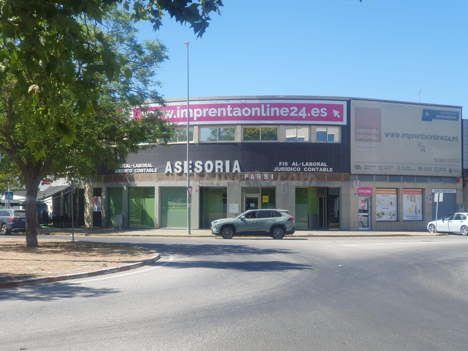 Local comercial con gran fachada en la avenida principal del - foto 3