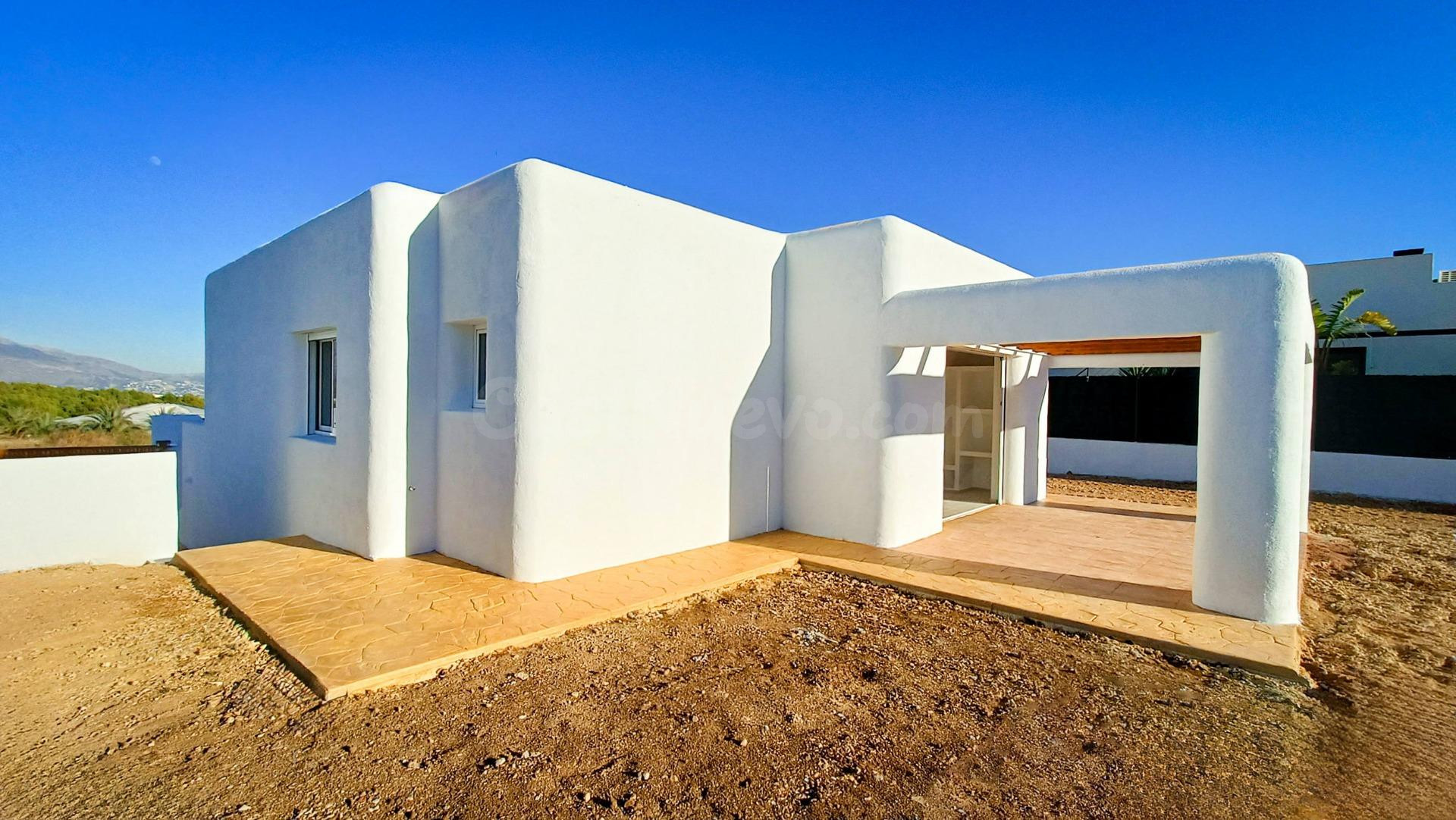 VILLA DE OBRA NUEVA ESTILO IBIZA EN POLOP