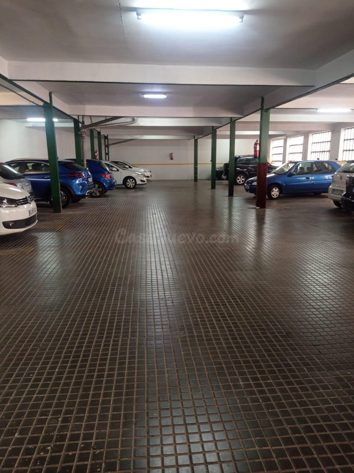 Garaje Exclusivo para Coche Pequeño en Ubicación Privilegiad