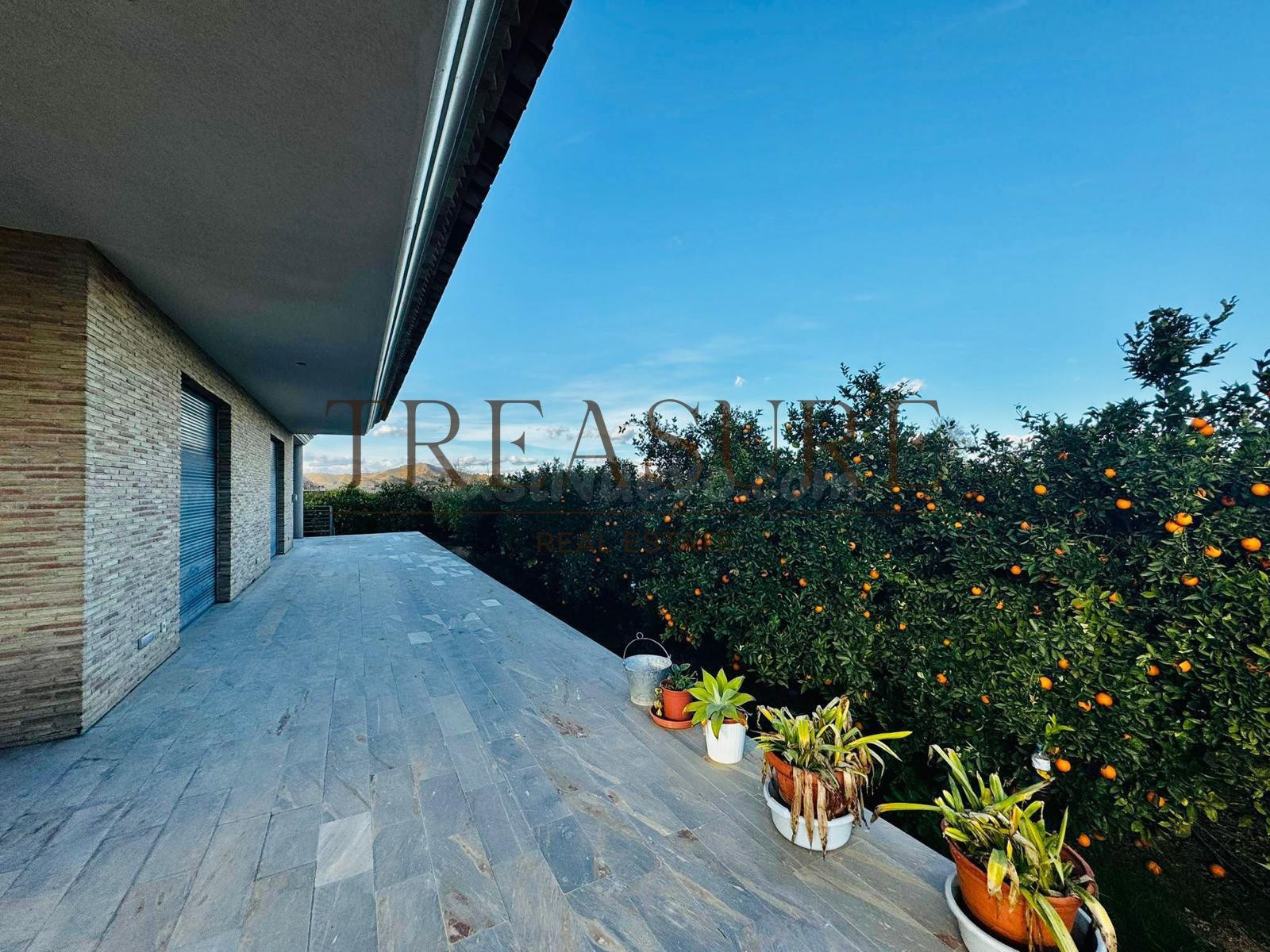 Chalet independiente con gran parcela y piscina - foto 5