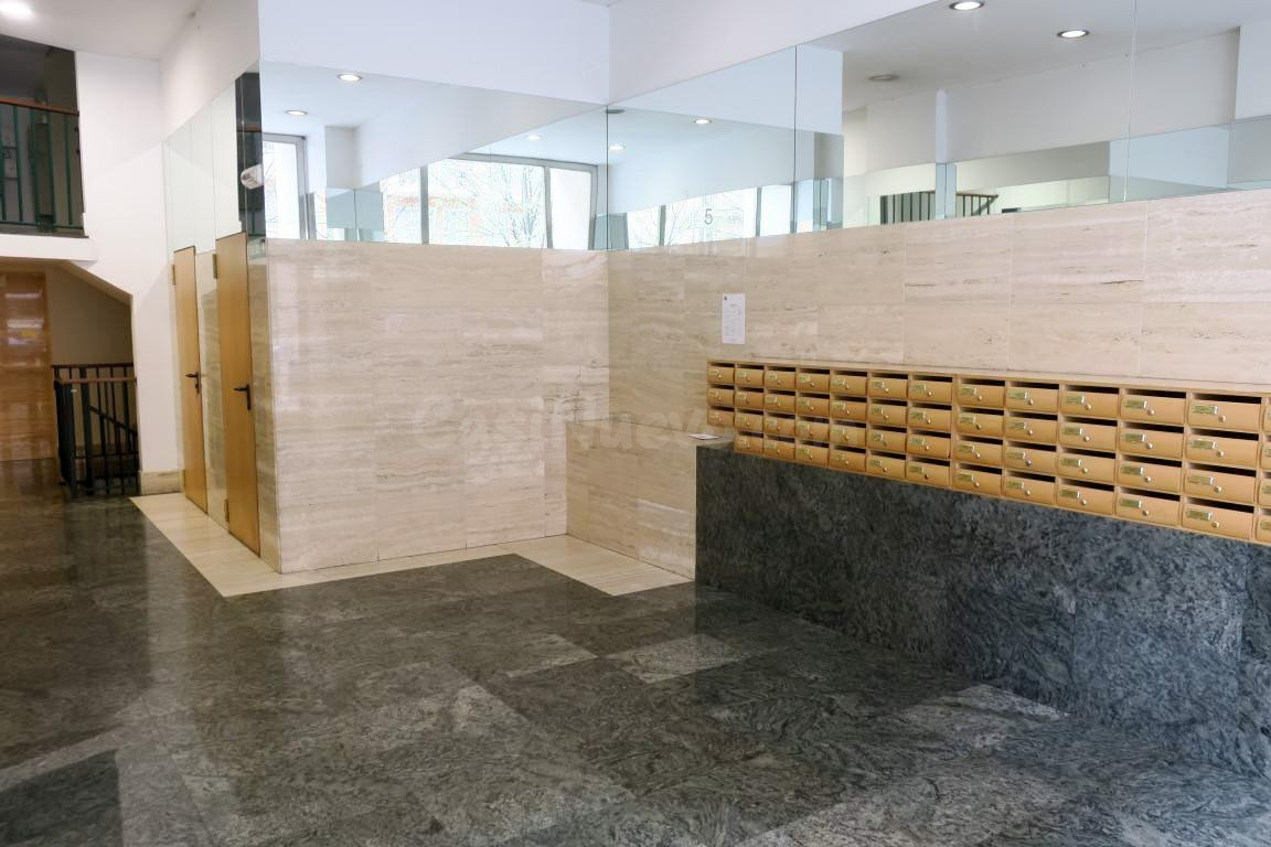 Piso en venta en Azpilagaña - foto 3