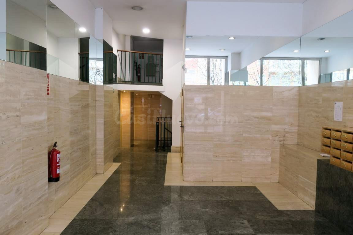 Piso en venta en Azpilagaña - foto 4