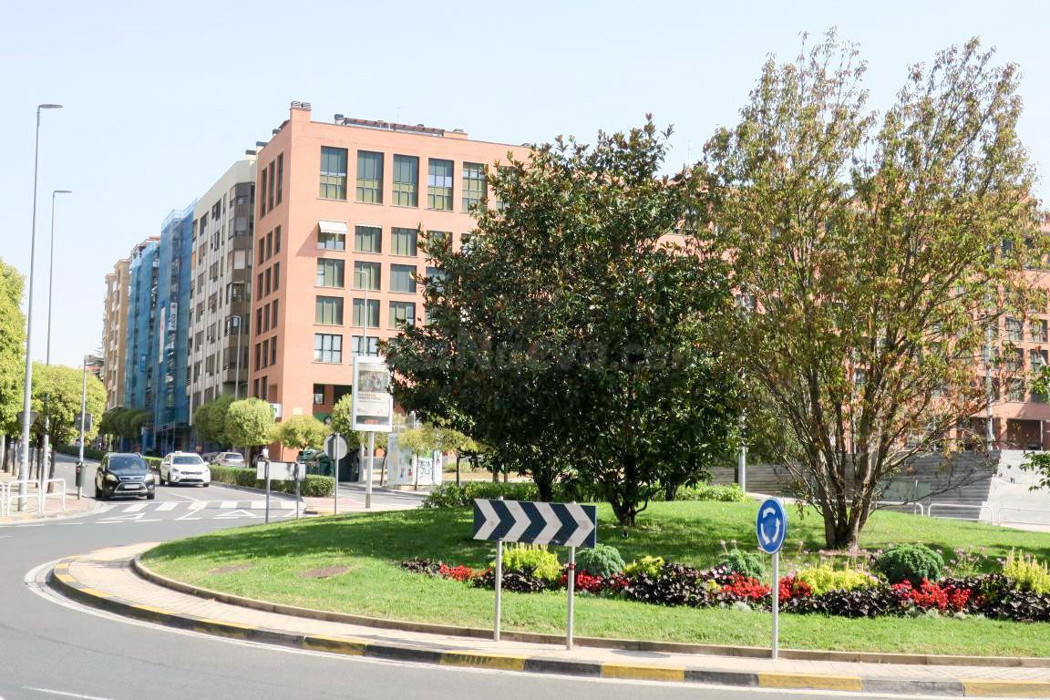 Piso en venta en Azpilagaña - foto 4