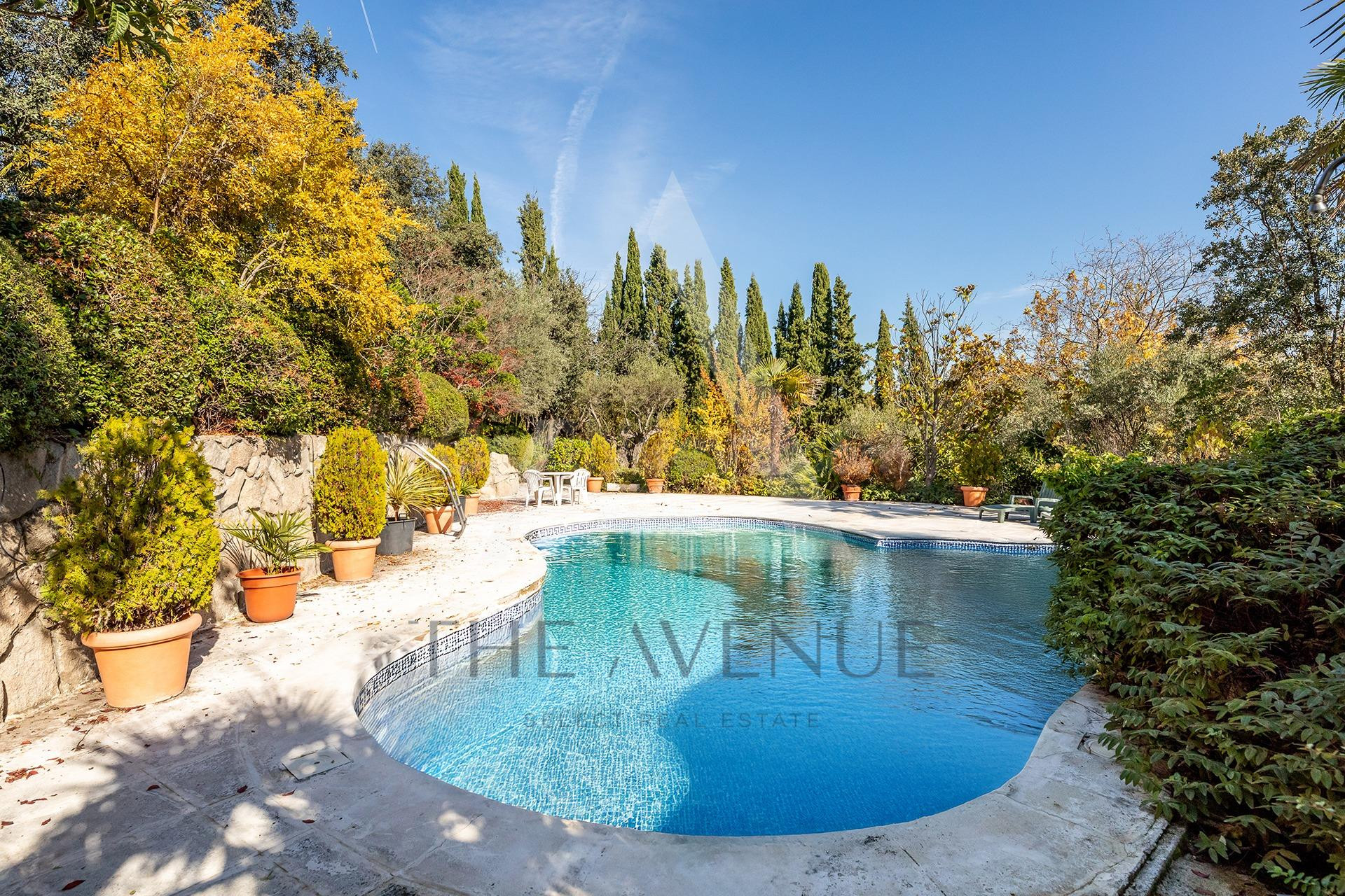 CHALET INDEPENDIENTE CON PISCINA Y JARDÍN CONSOLIDADO - foto 4