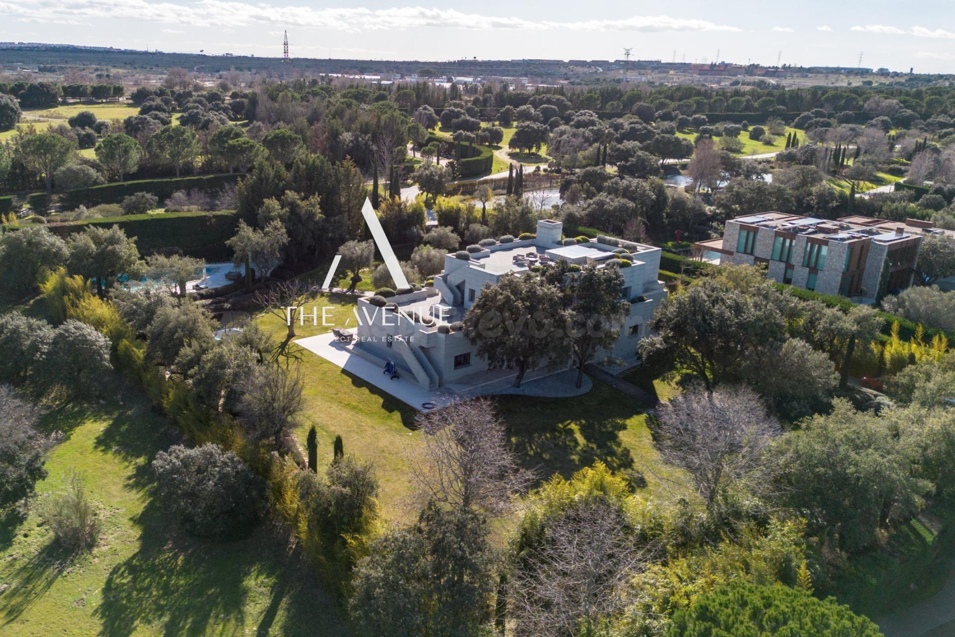 Exclusiva villa con ascensor, parcela paisajística y doble p - foto 2