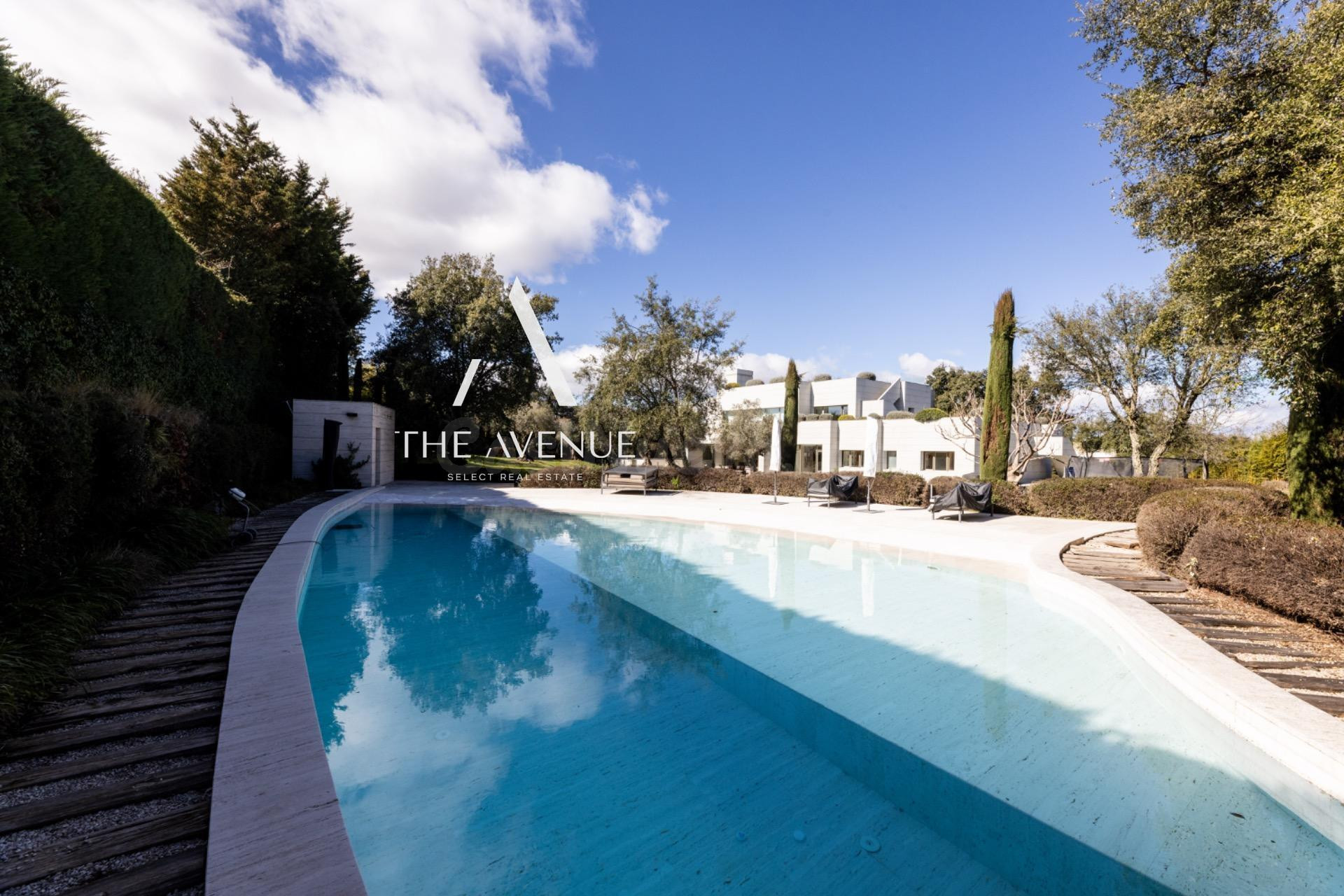 Exclusiva villa con ascensor, parcela paisajística y doble p - foto 4