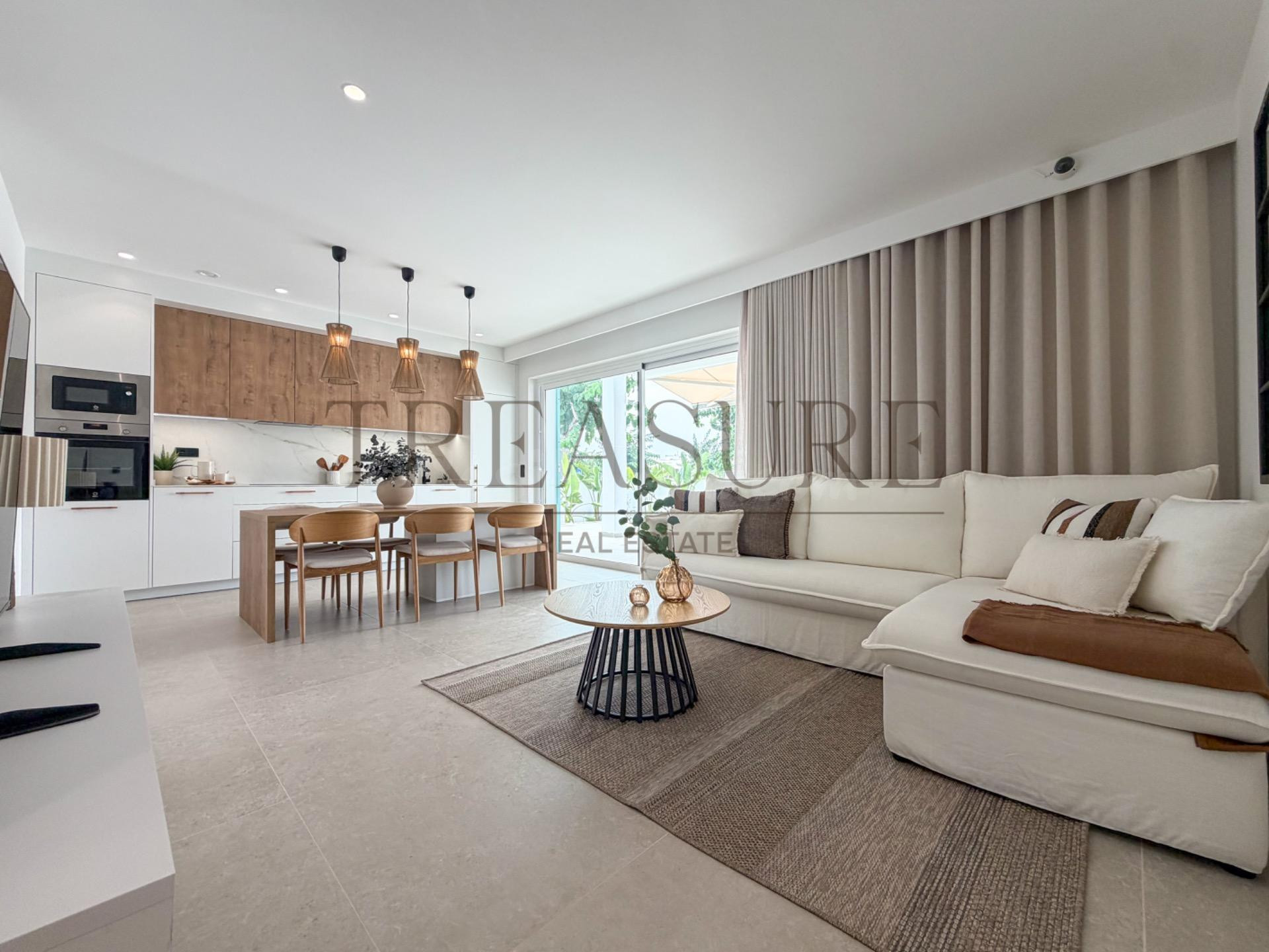Exclusiva vivienda en planta baja con amplia terraza, piscina y jacuzzi a menos de 10 minutos andando de la playa