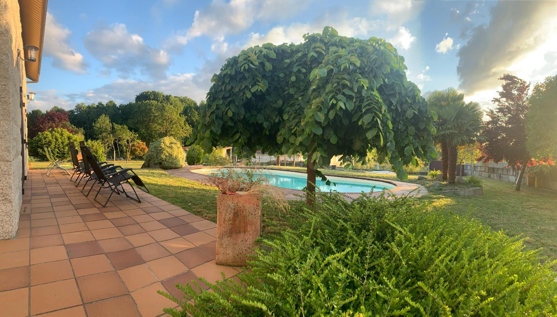 Exquisito chalet de piedra en Pereiro de Aguiar con piscina 