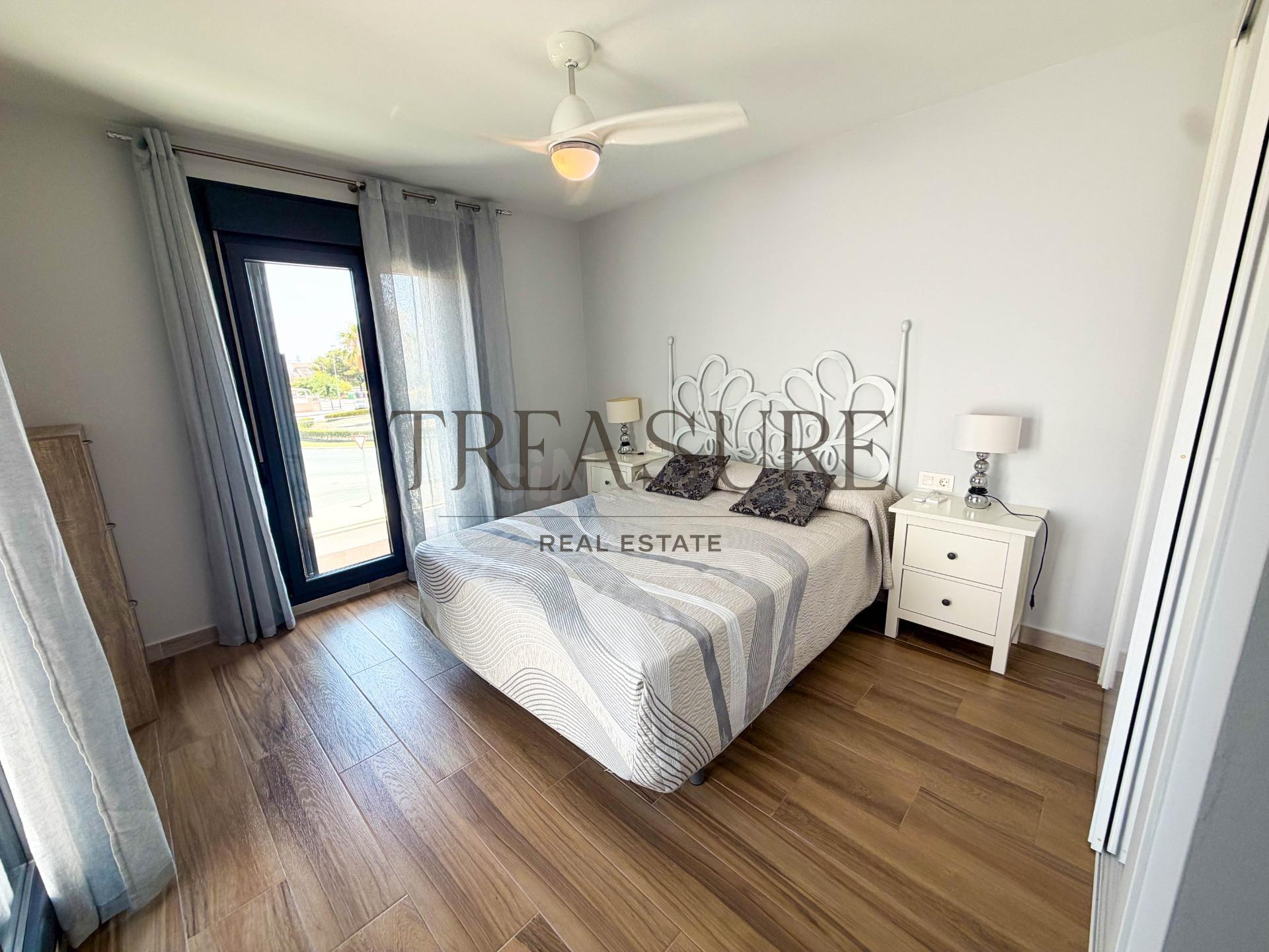 Exclusivo Triplex de 3 Dormitorios con Solárium y Piscina a 5 Minutos de la Playa – Torre de la Horadada