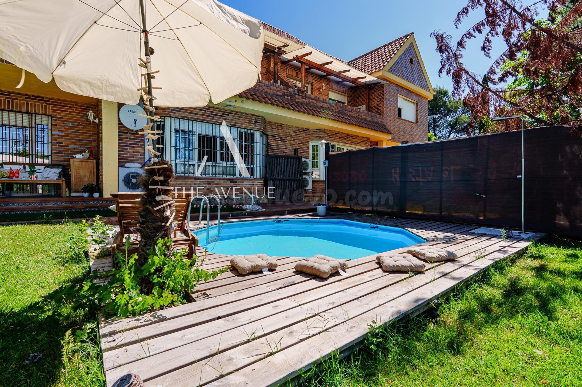 Espacioso Chalet en El Bosque: Versatilidad y Privacidad en  - foto 5