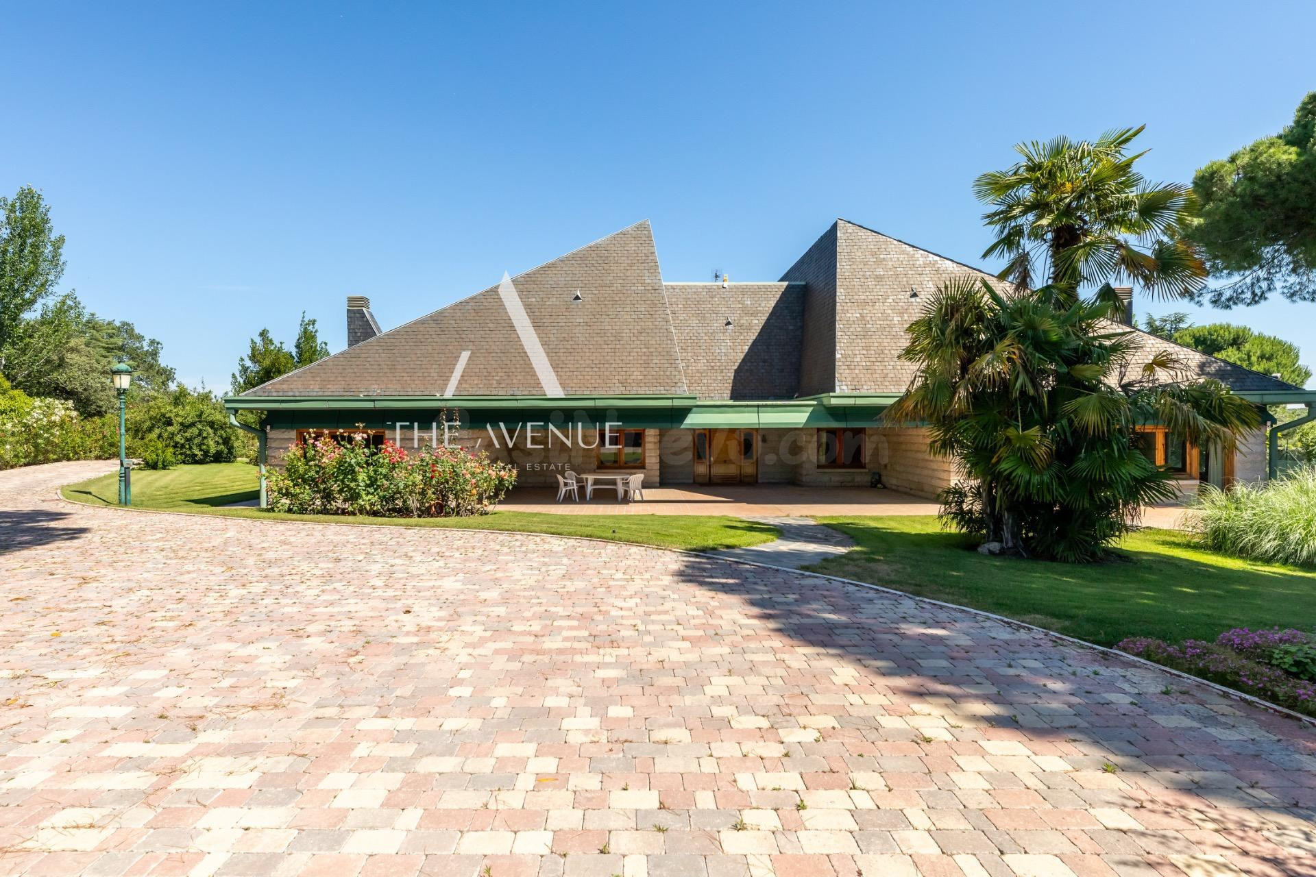 Impresionante chalet independiente en la prestigiosa Urb de  - foto 2