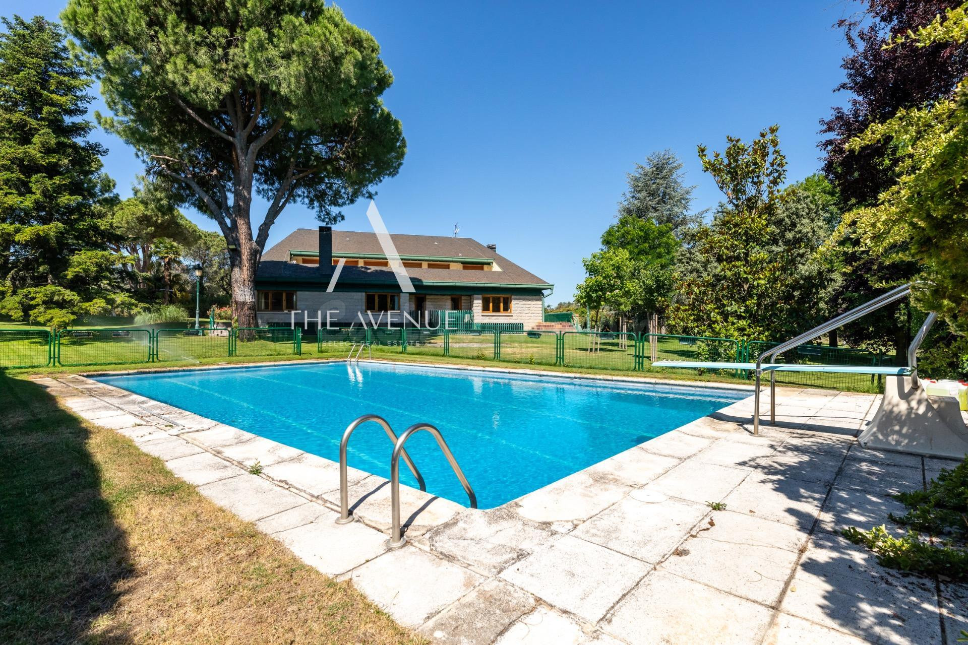 Impresionante chalet independiente en la prestigiosa Urb de  - foto 4