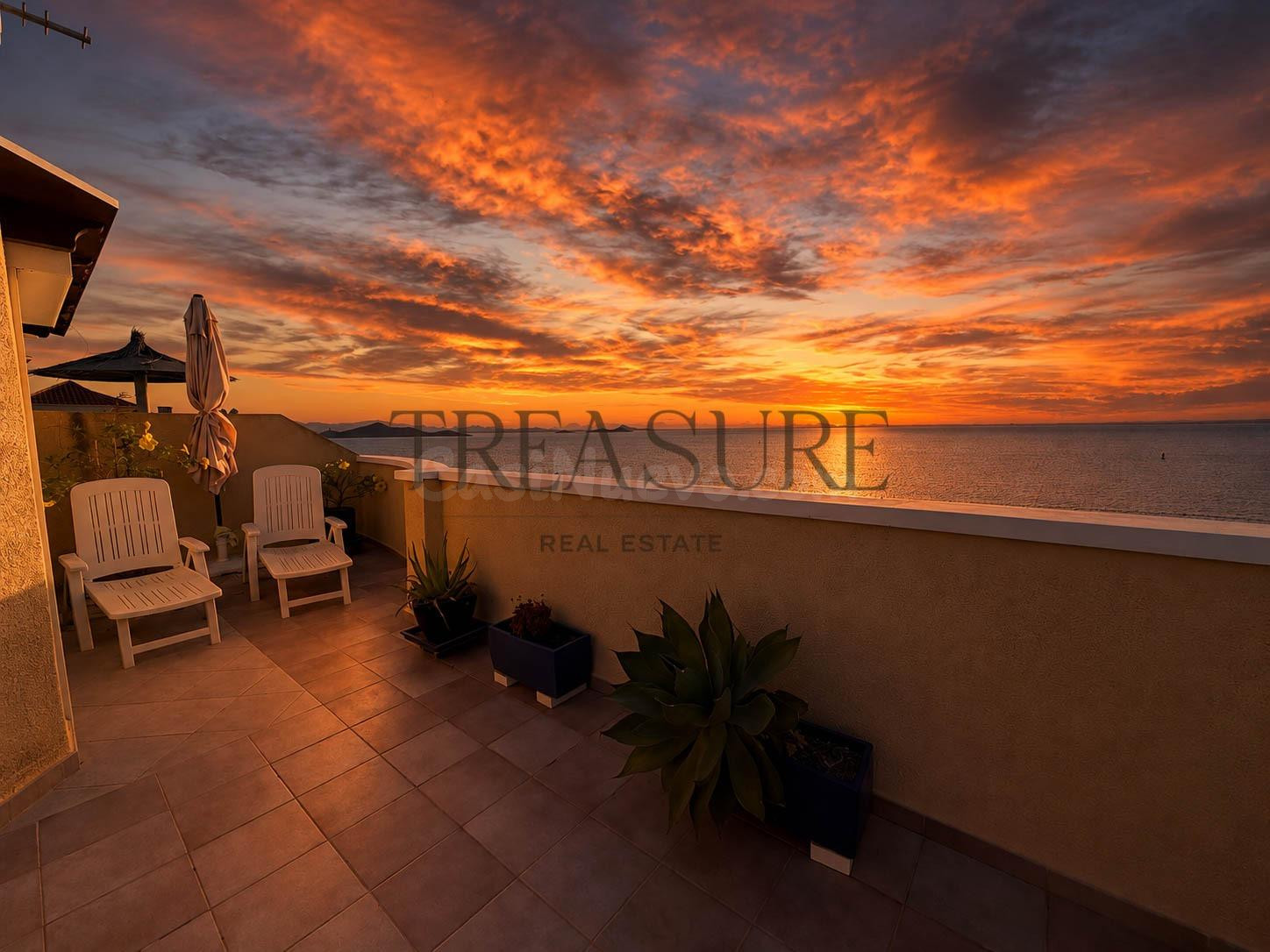 Ático dúplex en primera línea de playa con terraza 360° y at - foto 2