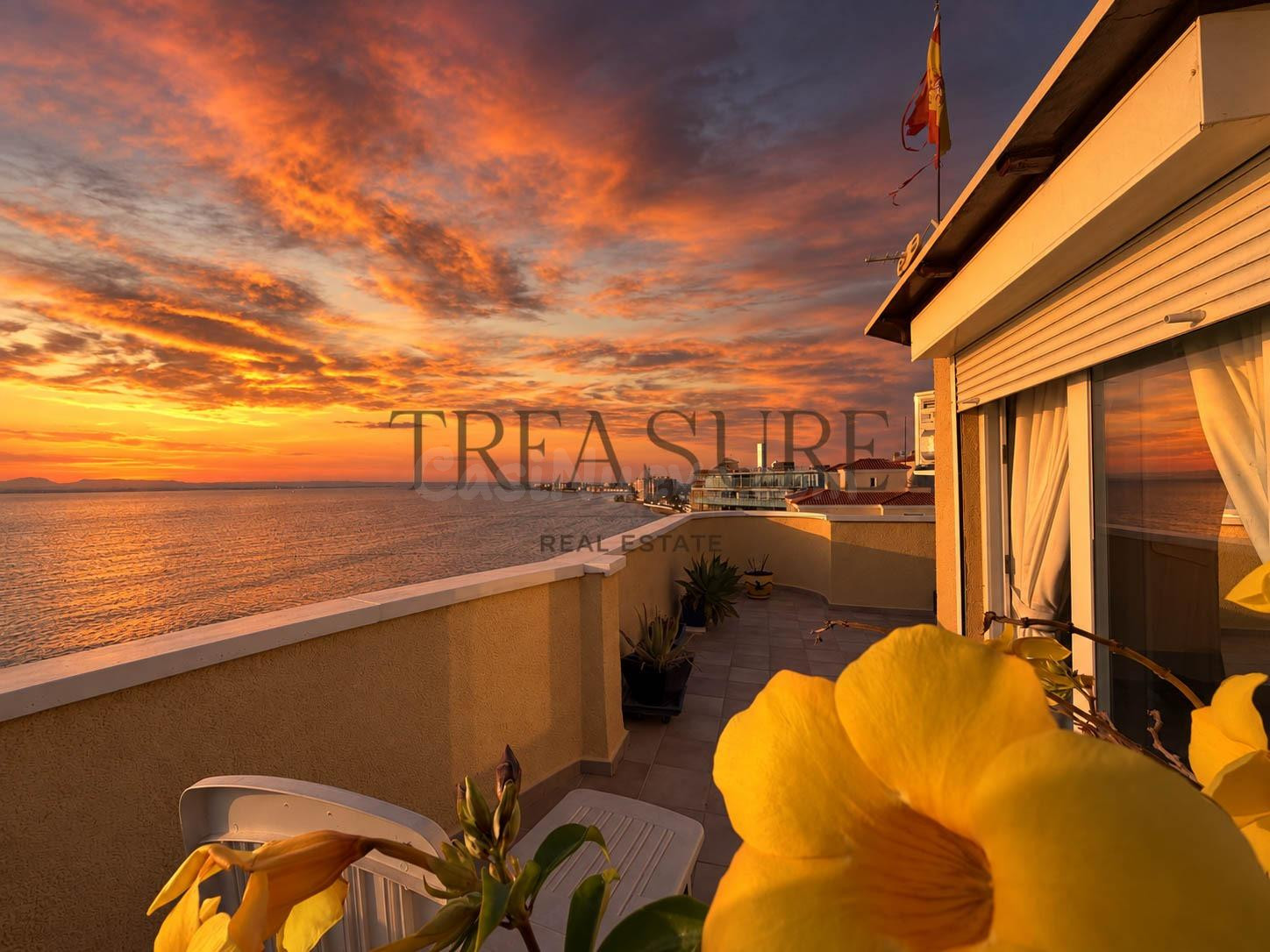 Ático dúplex en primera línea de playa con terraza 360° y at - foto 3
