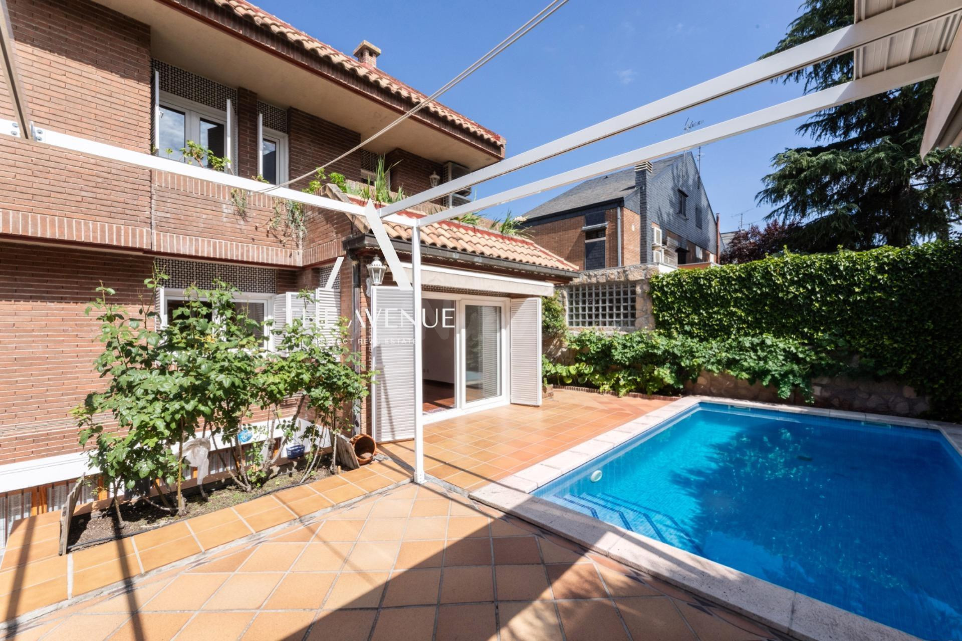 Chalet pareado en Avda. de Europa en Pozuelo de Alarcón - foto 3