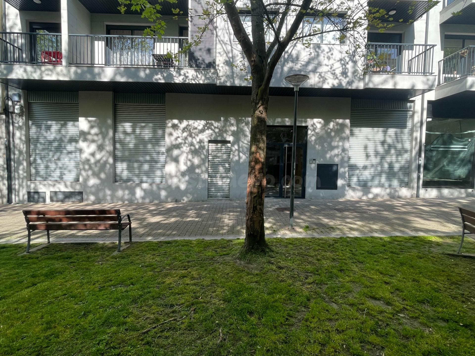 local comercial obra nueva zona Veintiuno