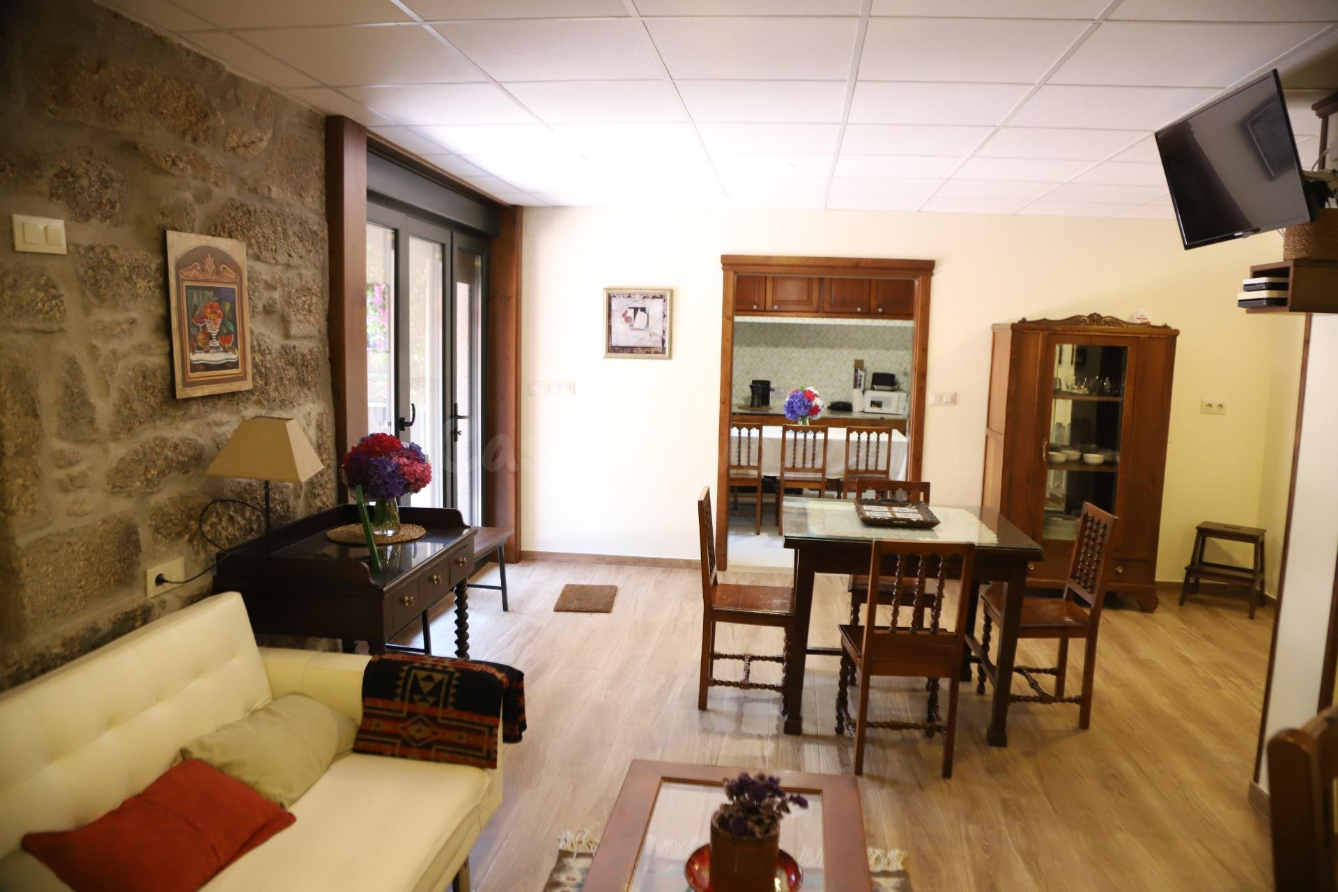EN VENTA CASA EN PORTAS CON TERRENO , DE 5 DORMITORIOS, 3 BA - foto 4