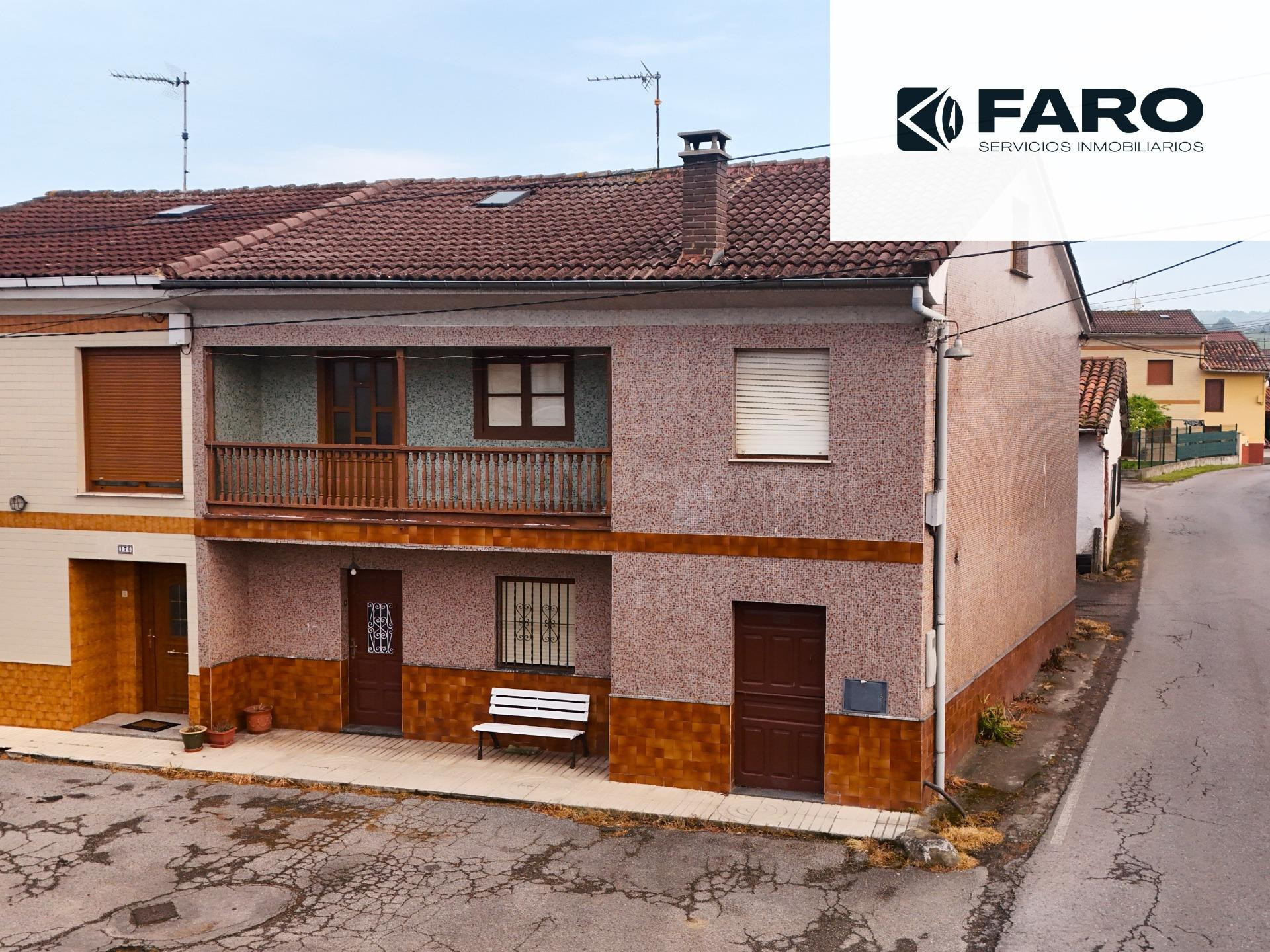 Chalet pareado en Los Corros, Siero