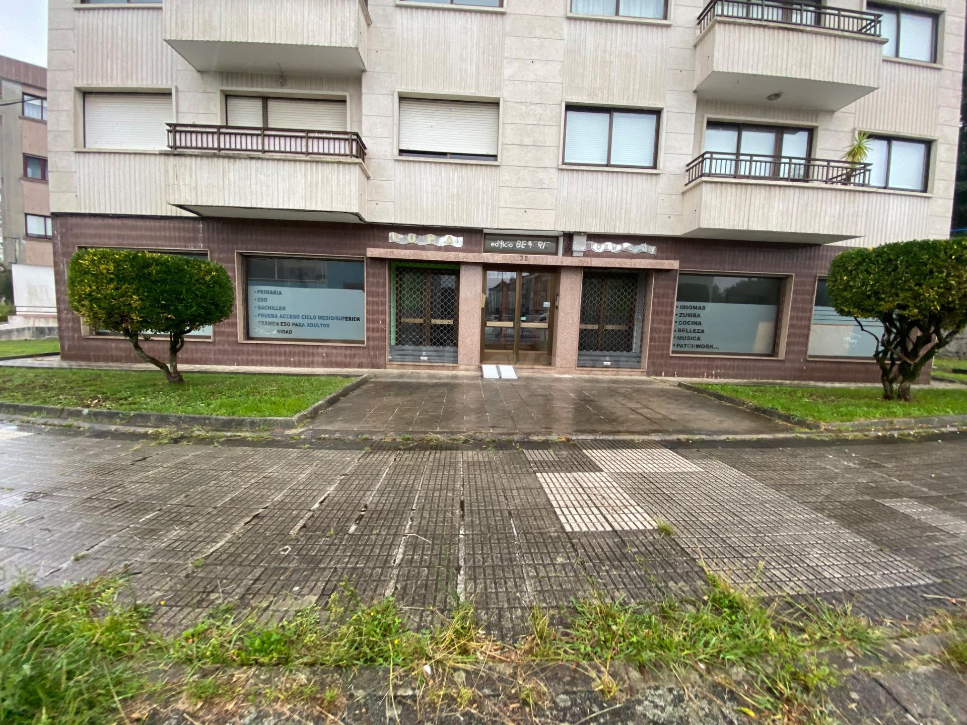 EN VENTA AMPLIO BAJO COMERCIAL ENFRENTE DE LA UNED DE PONTEV - foto 2