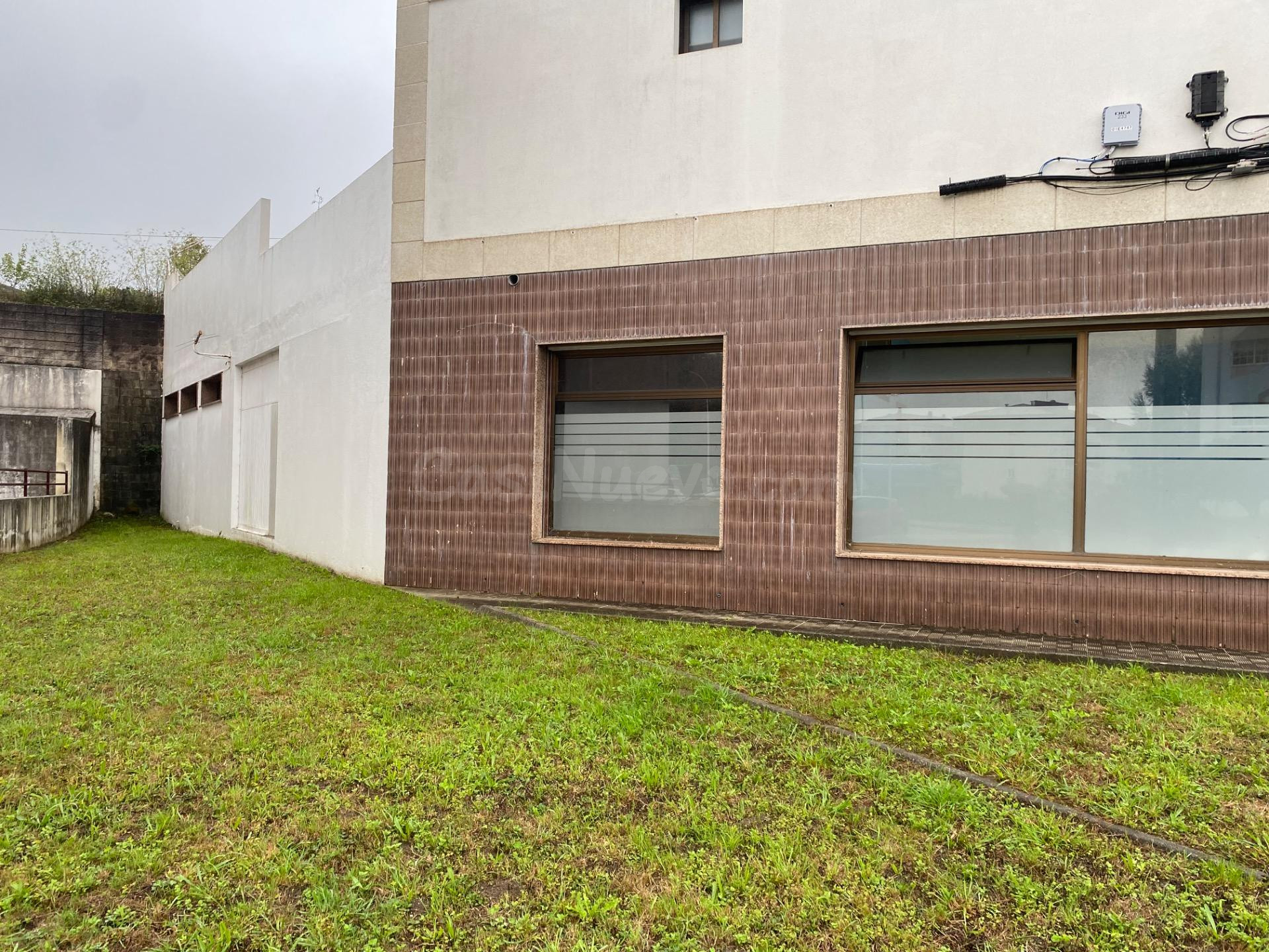 EN VENTA AMPLIO BAJO COMERCIAL ENFRENTE DE LA UNED DE PONTEV - foto 3