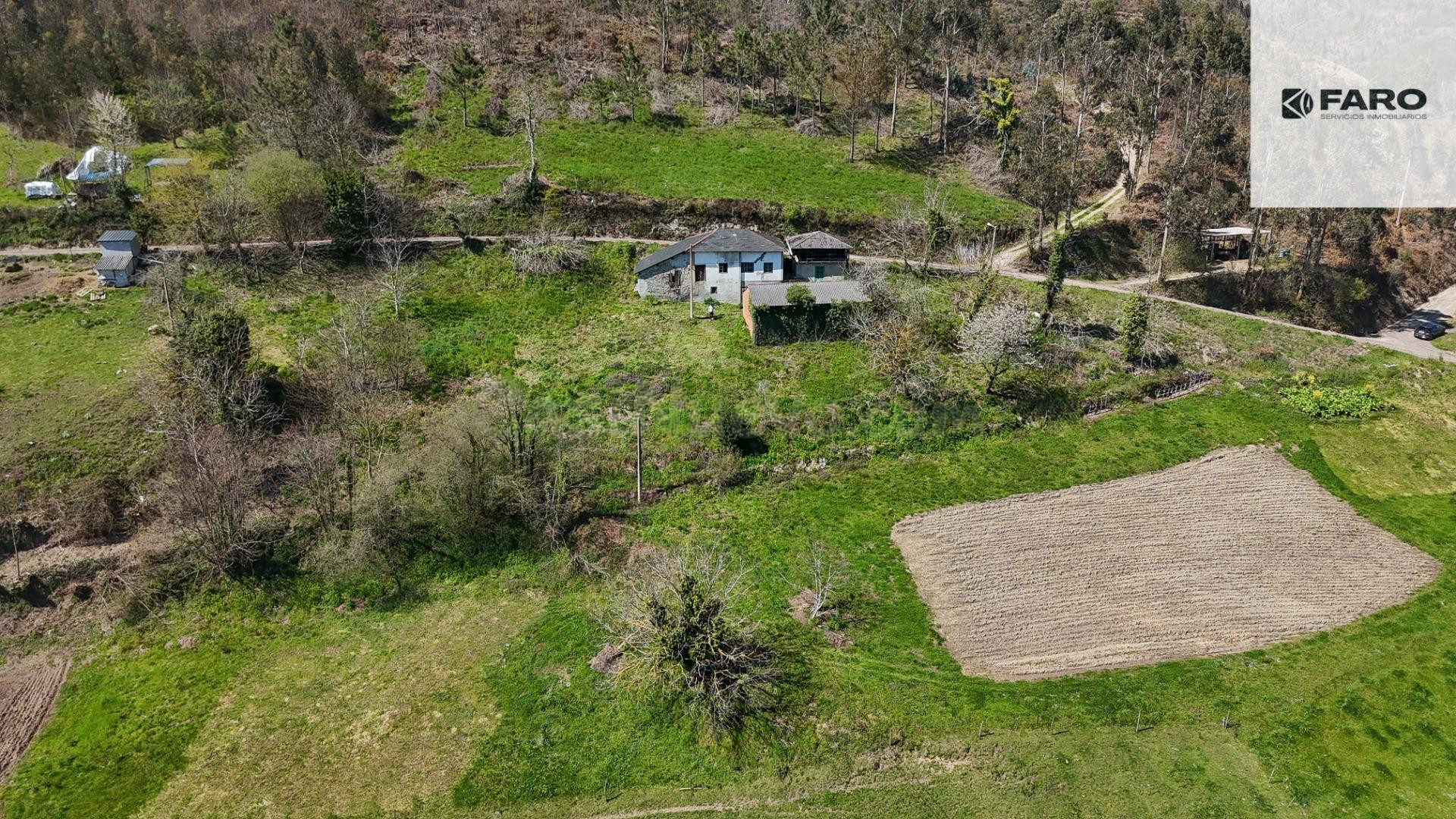 Casa con finca de 7.525 m2 en Valle de Paredes (Valdés) – Gr - foto 2