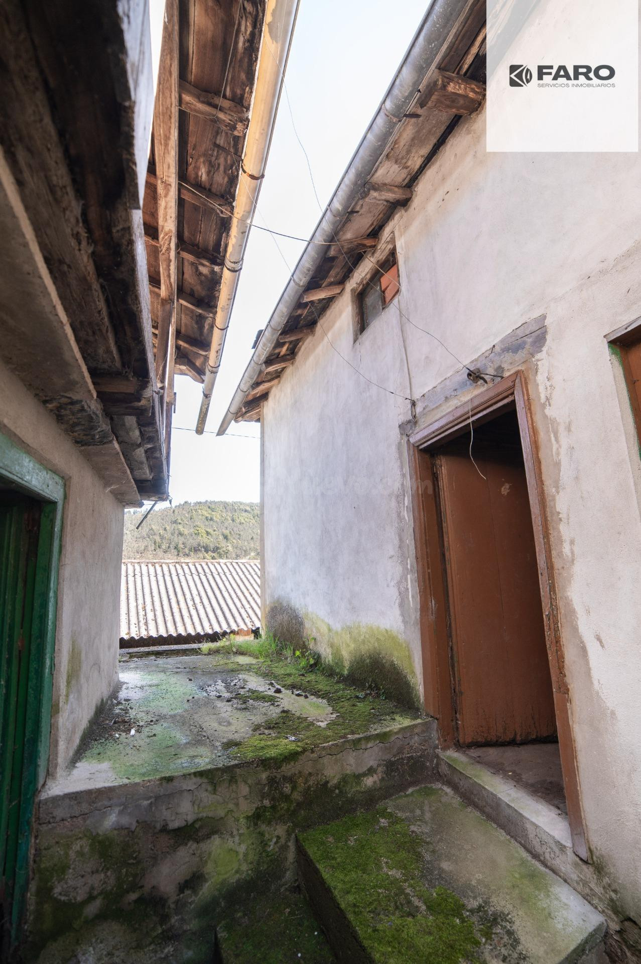 Casa con finca de 7.525 m2 en Valle de Paredes (Valdés) – Gr - foto 5