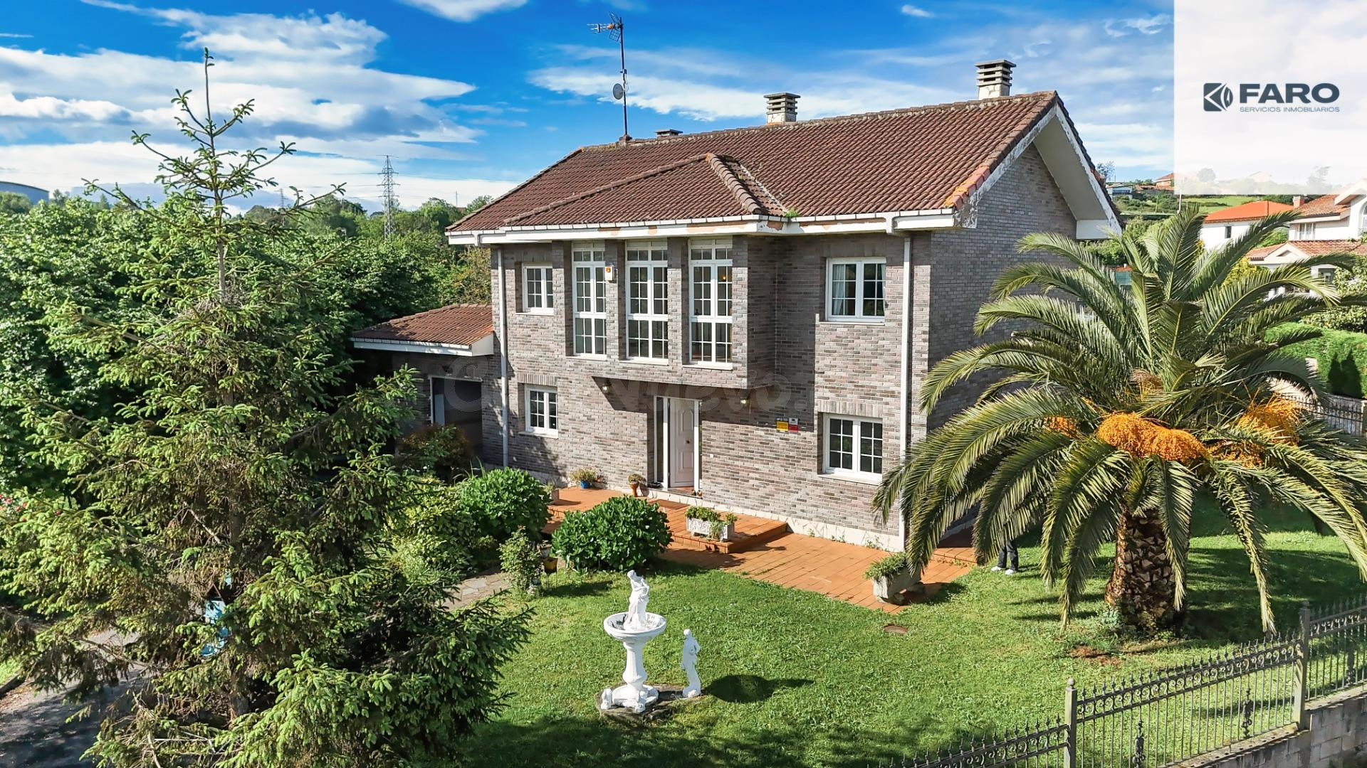 Chalet con piscina, gran parcela y espacios únicos a solo 10