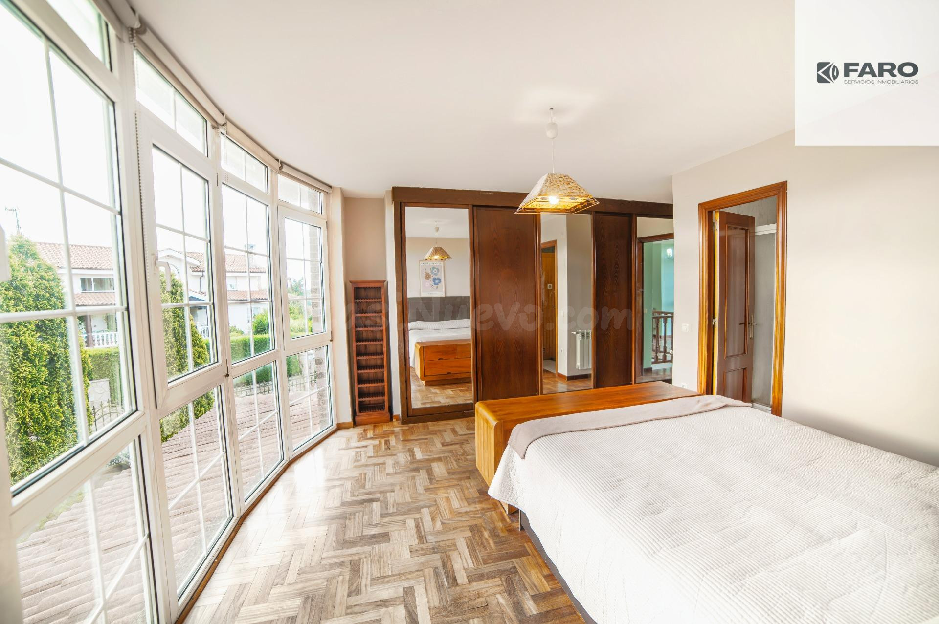 Chalet con piscina, gran parcela y espacios únicos a solo 10 - foto 5