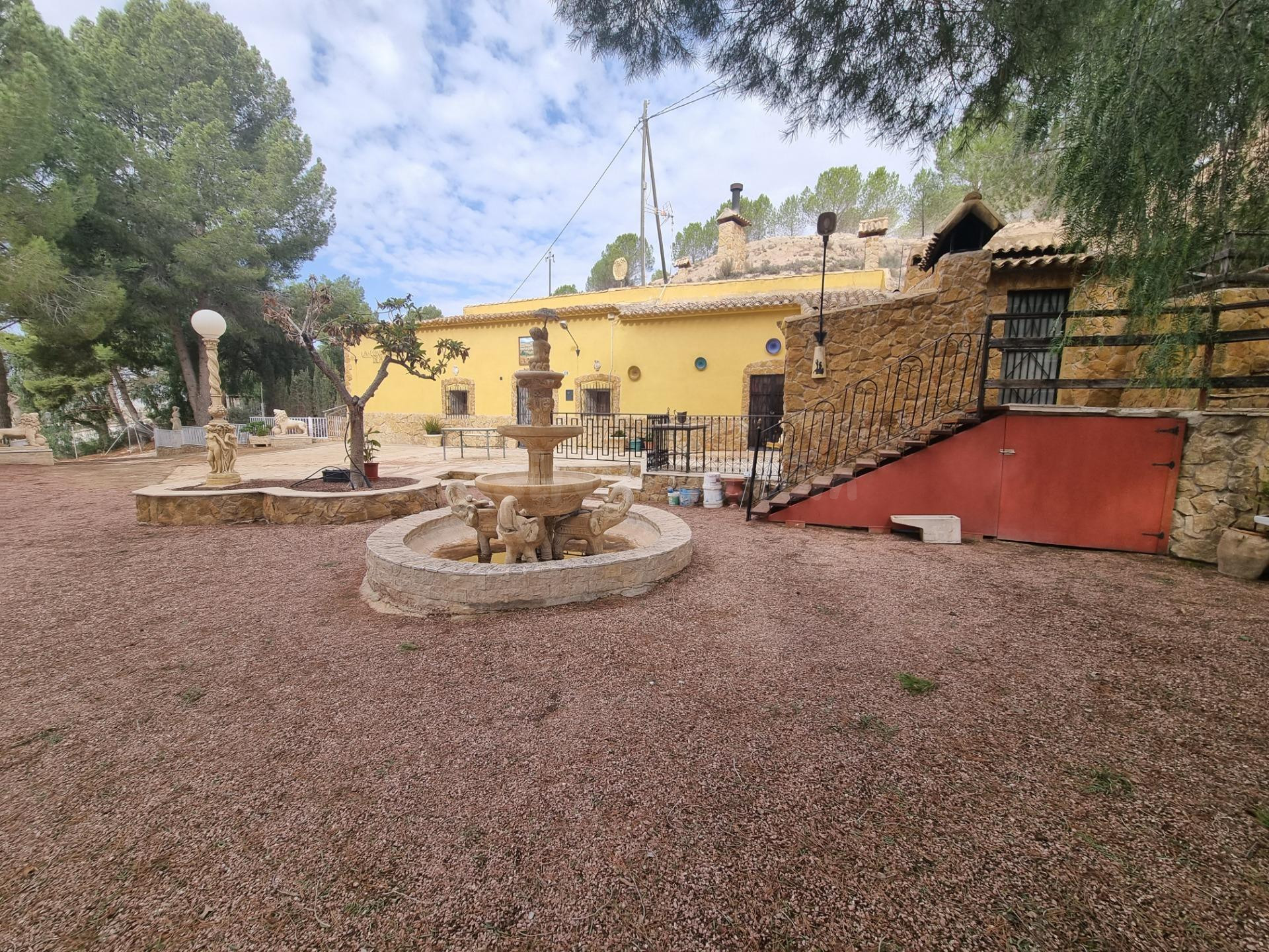 SE VENDE ESPECTACULAR CASA - CUEVA TOTALMENTE EQUIDAPA EN PI - foto 5