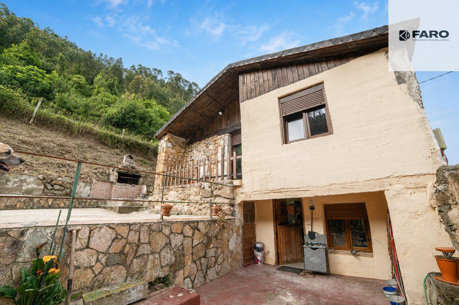 Casa con terreno, hórreo y entorno natural en Peón