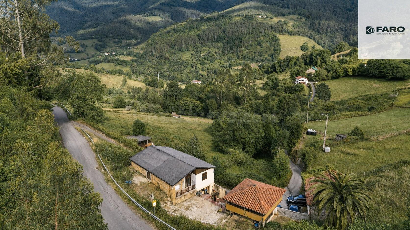 Casa con terreno, hórreo y entorno natural en Peón - foto 2
