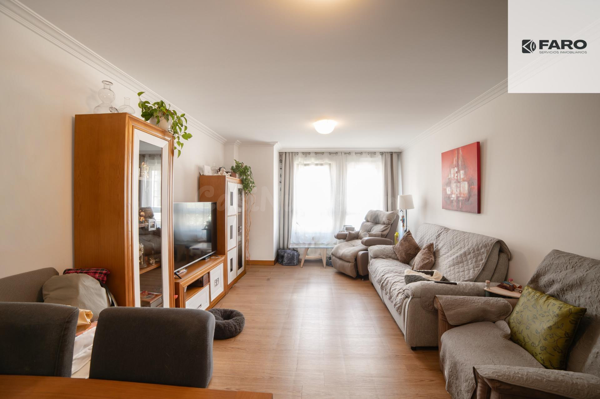 Amplia vivienda con terraza, garaje y trastero en Nuevo Roce - foto 2