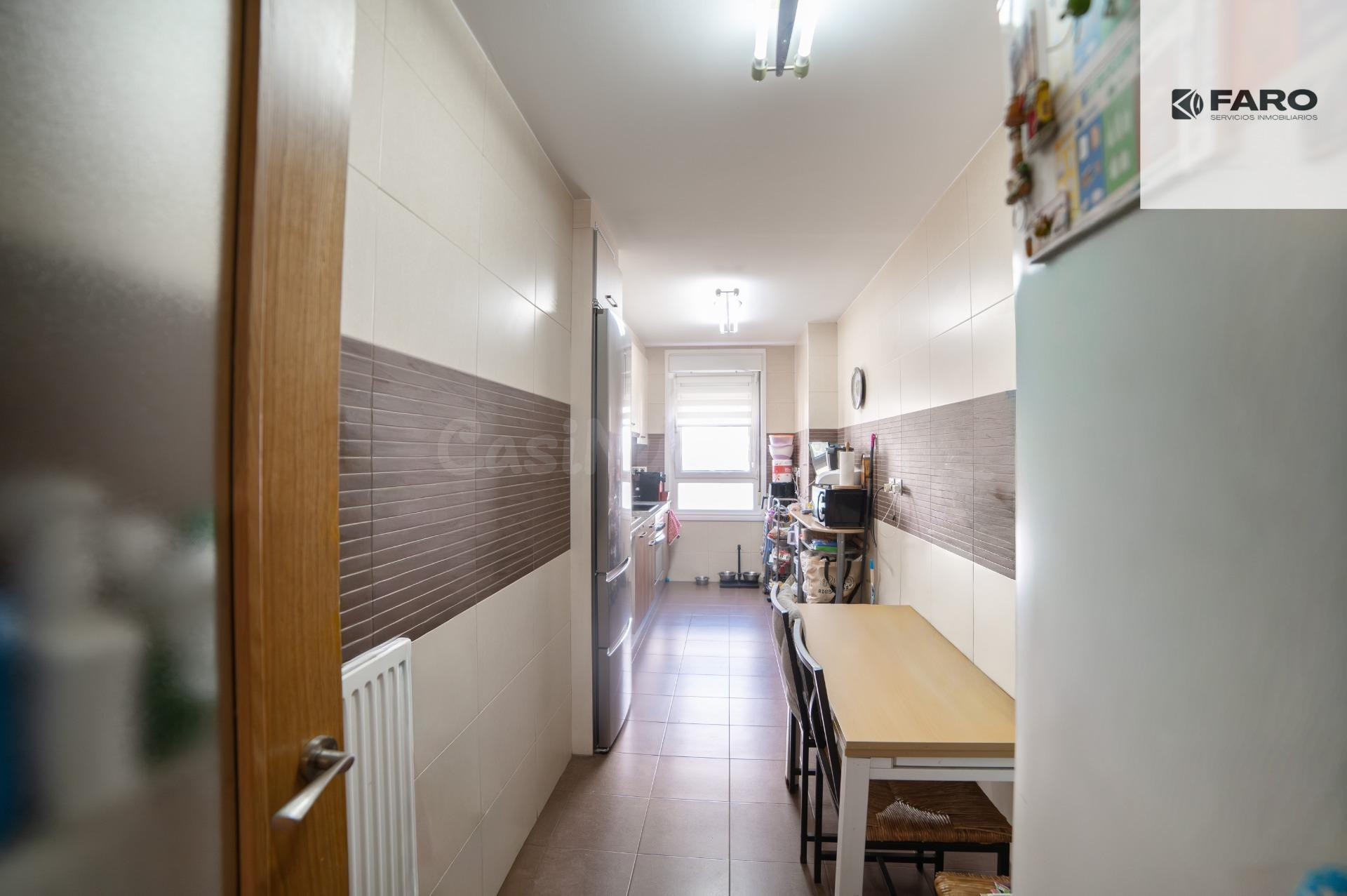 Amplia vivienda con terraza, garaje y trastero en Nuevo Roce - foto 5