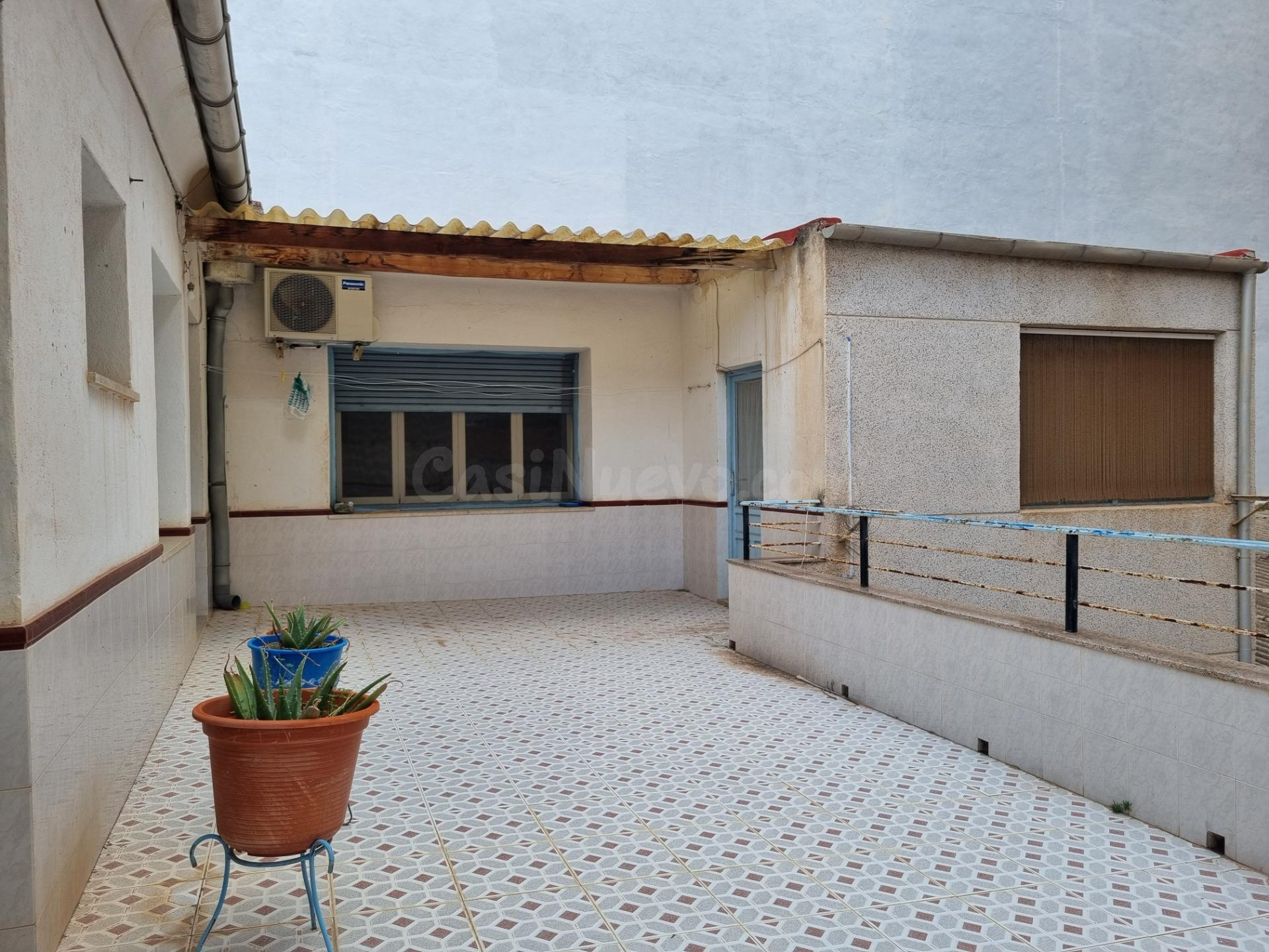 SE VENDE PISO MUY AMPLIO EN MONOVAR