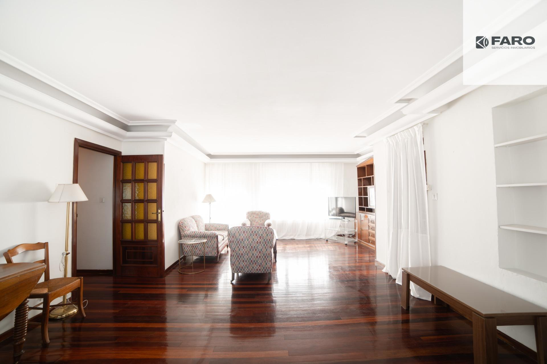 Casa independiente con hórreo y parcela de 1.100 m2 en Luanc - foto 2