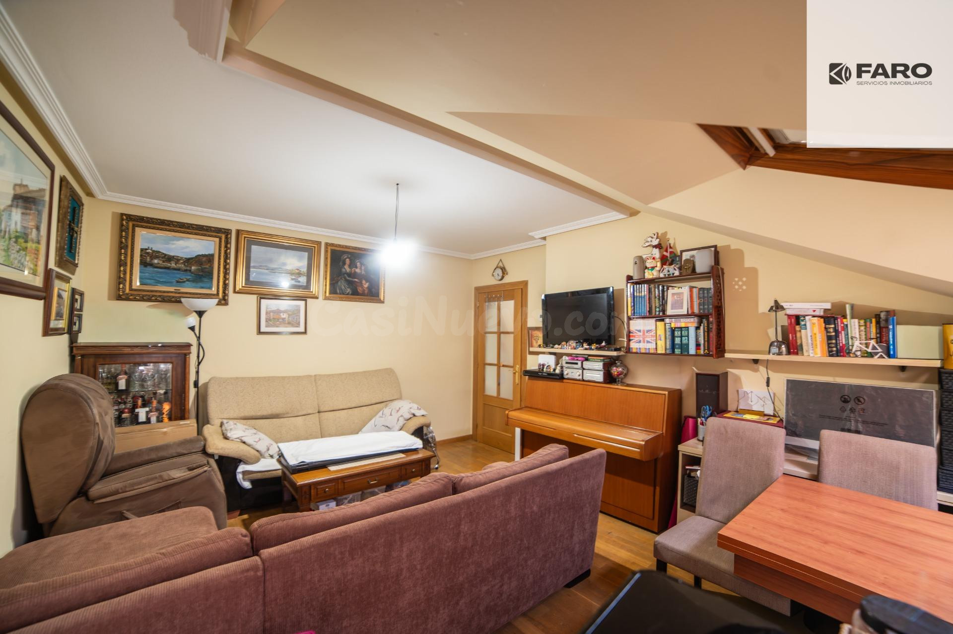 Ático de 2 habitaciones con garaje y trastero en el centro d - foto 2