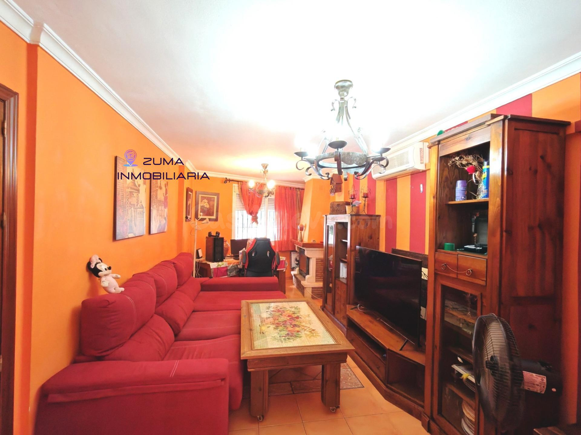 Adosado con solarium y parking en el Corazón de Puerto de la Torre. - foto 4