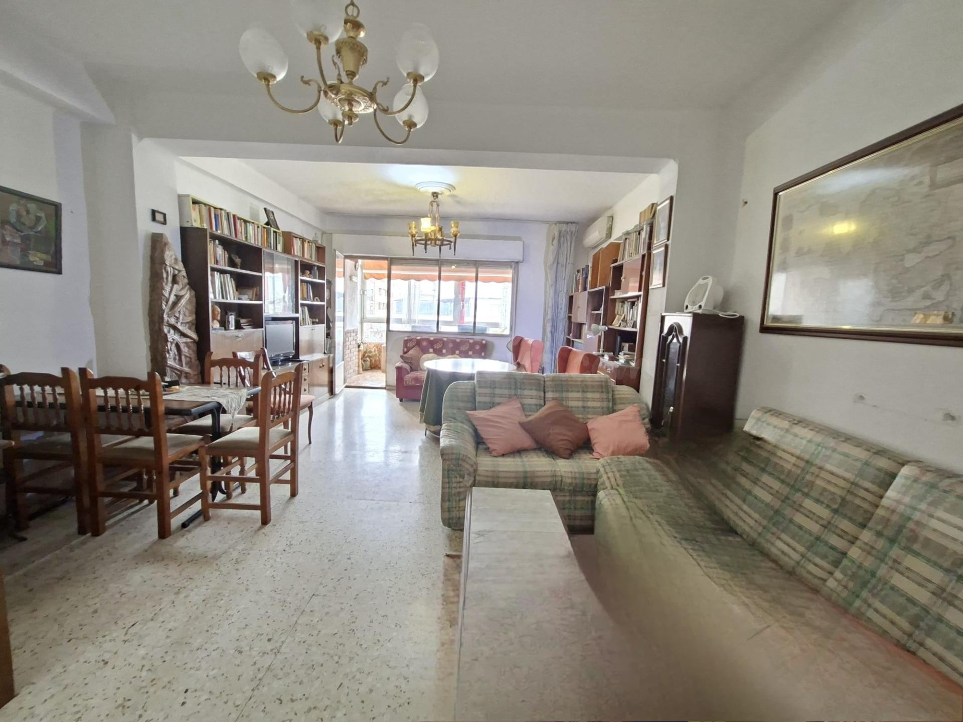 AMPLIO PISO EN BADAJOZ: OPORTUNIDAD DE REFORMA EN LA ZONA DE - foto 2