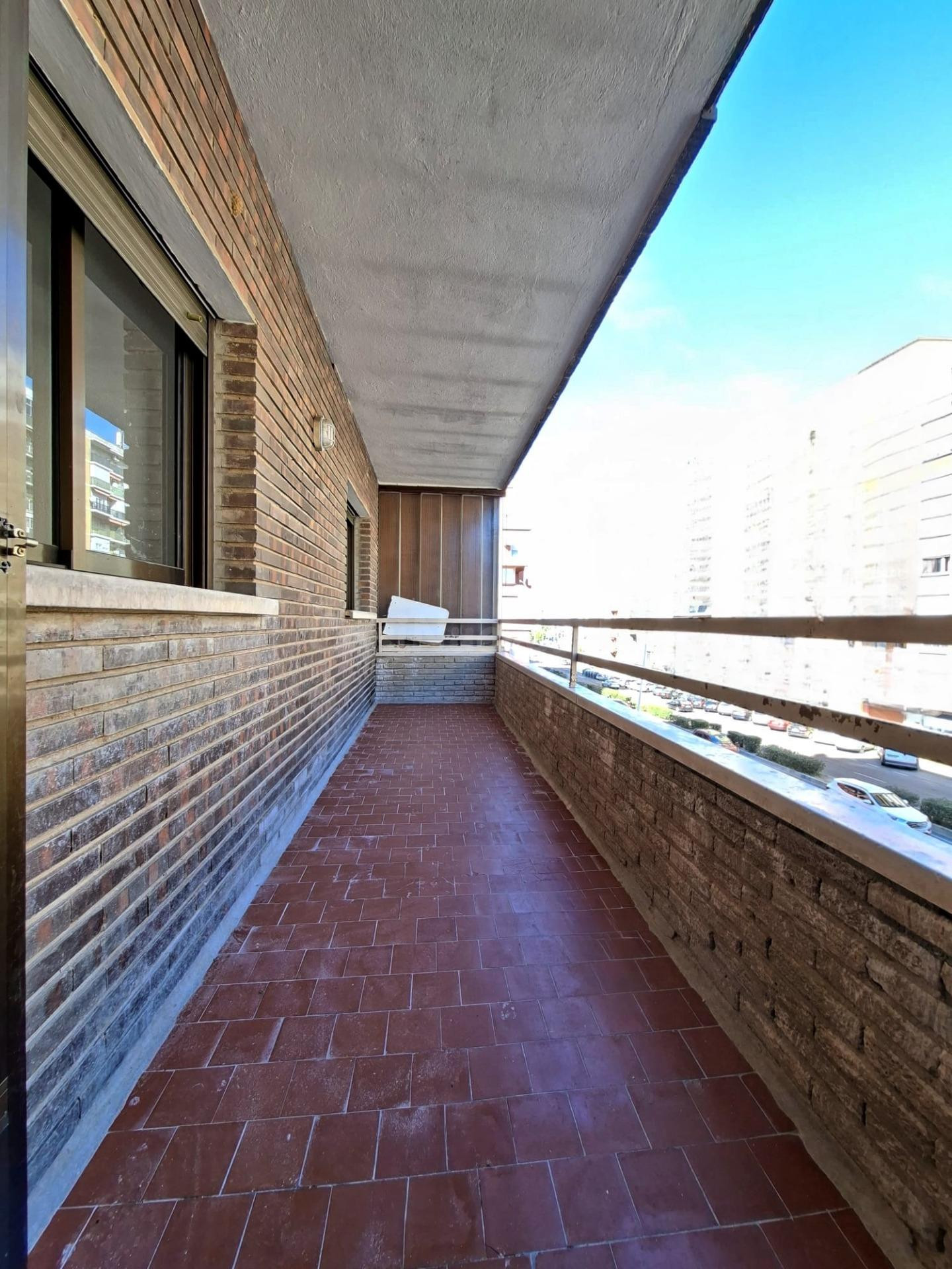 AMPLIO PISO EN BADAJOZ CON TERRAZA Y BUENAS VISTAS - foto 3