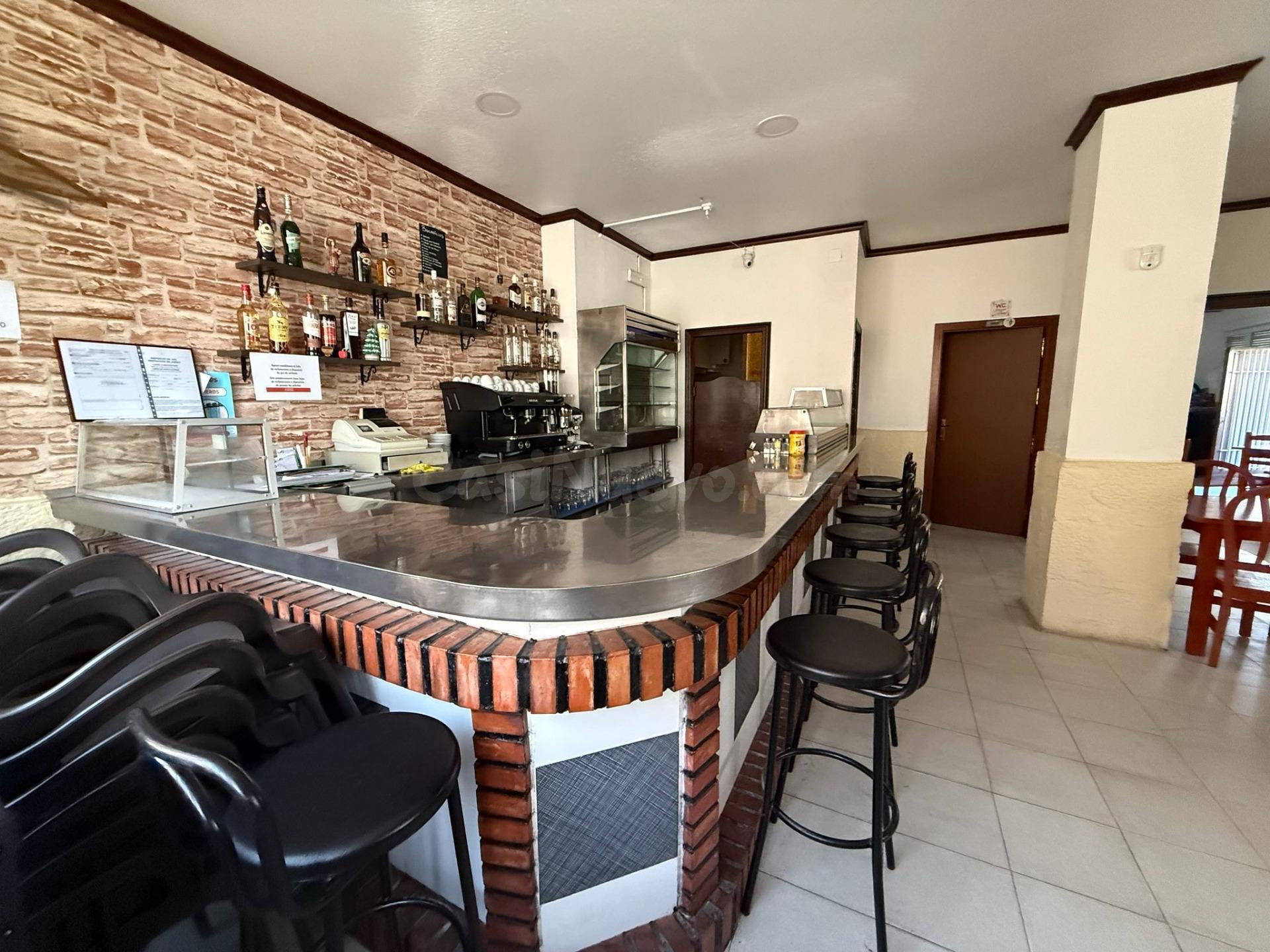 SE VENDE O TRASPASA BAR CAFETERIA EN SAX (ALICANTE) - foto 4