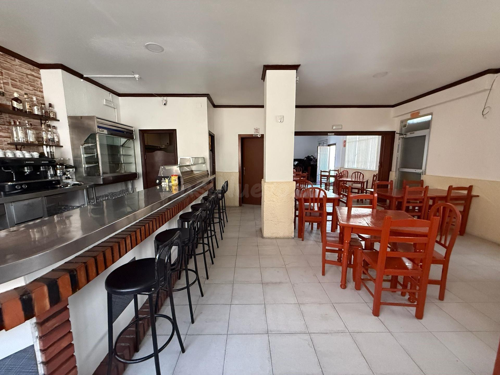 SE VENDE O TRASPASA BAR CAFETERIA EN SAX (ALICANTE) - foto 5
